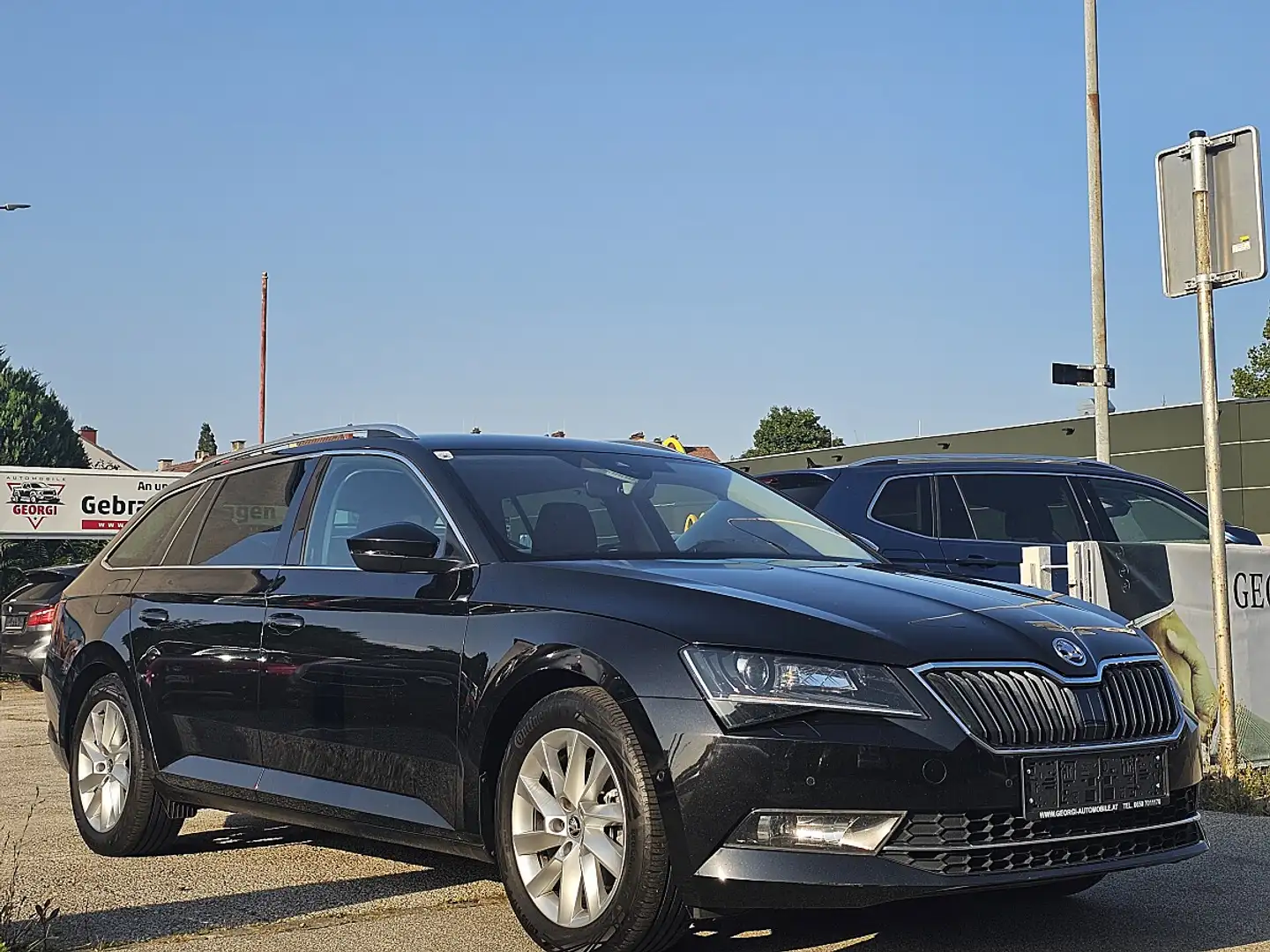 Skoda Superb Kombi 2,0 TDI Style Pickerl+Service-OK Sehe Gep... Schwarz - 1