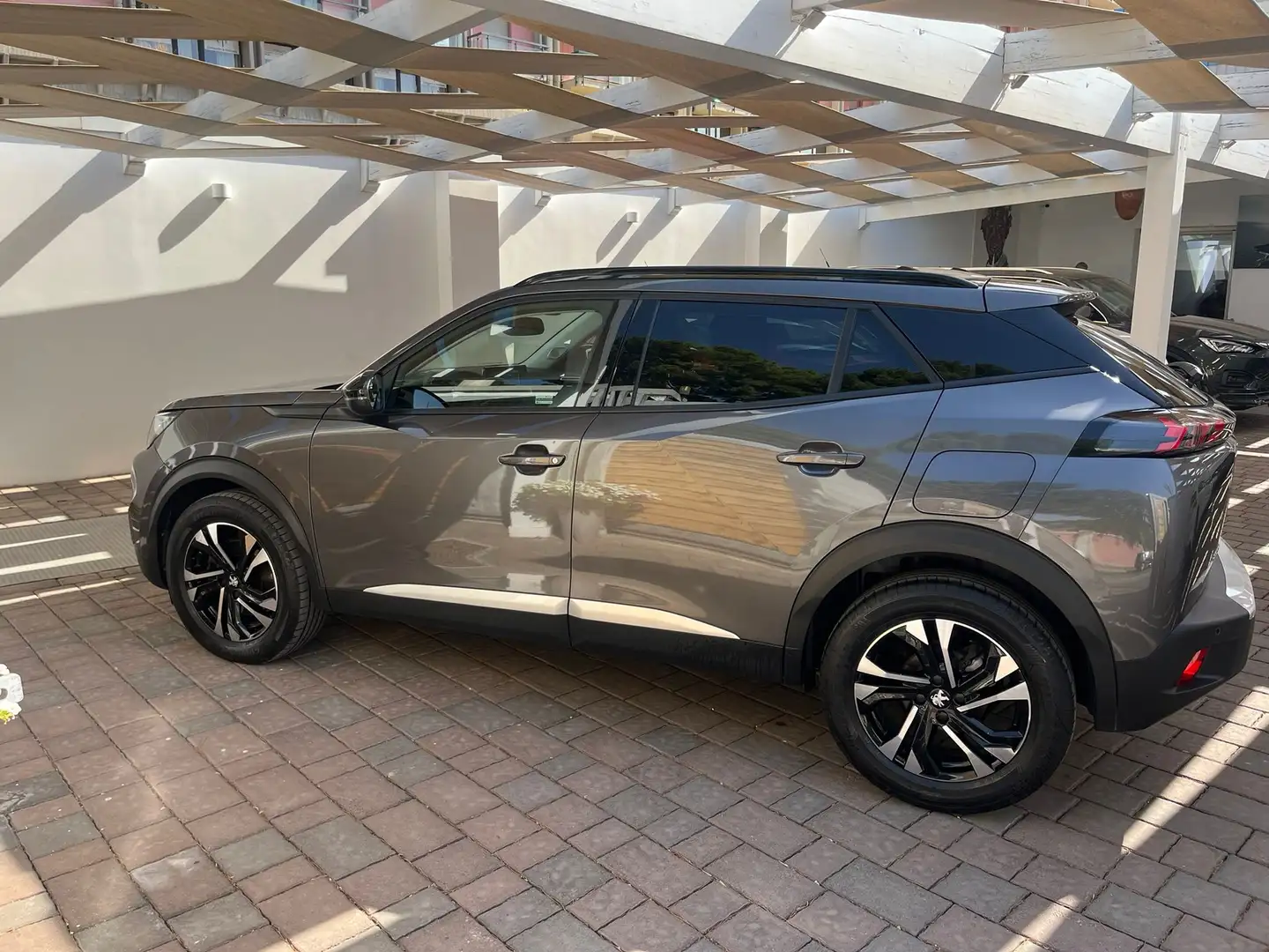 Peugeot 2008 2008 II 2020 1.5 bluehdi Allure Pack s AUTOMATICA Grijs - 2
