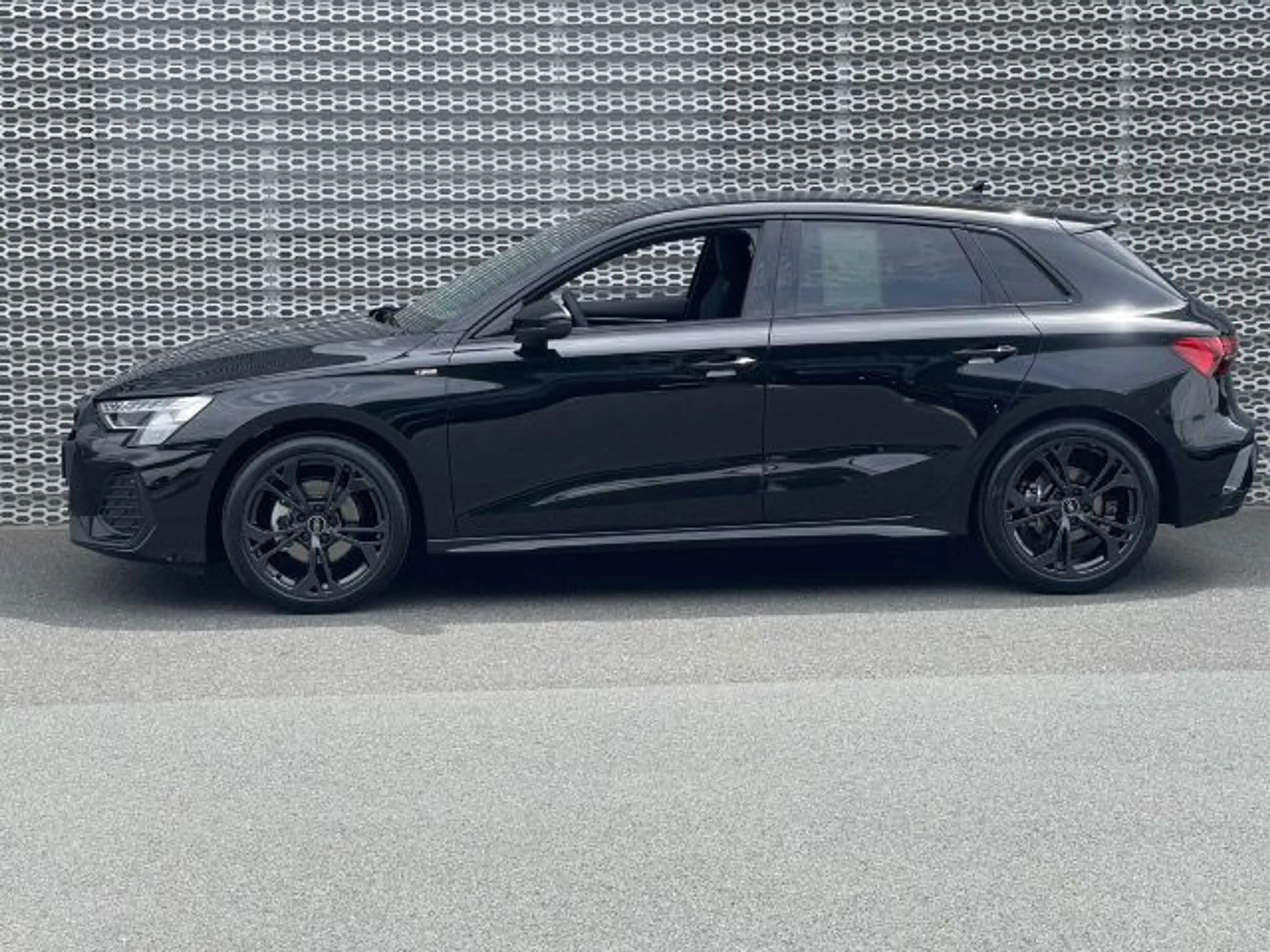 Audi A3 S line TFSI 110 kW S t ronic — photo 3