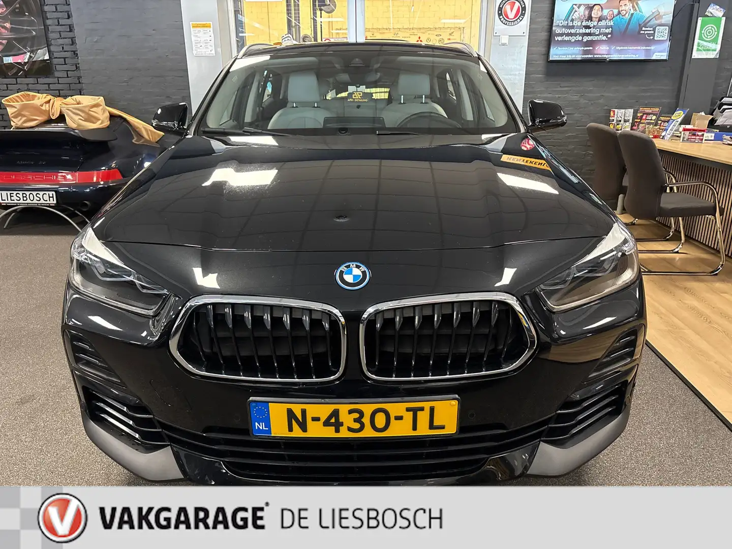 BMW X2 XDrive25e Business Edition Plus / head-up / Panora Zwart - 2
