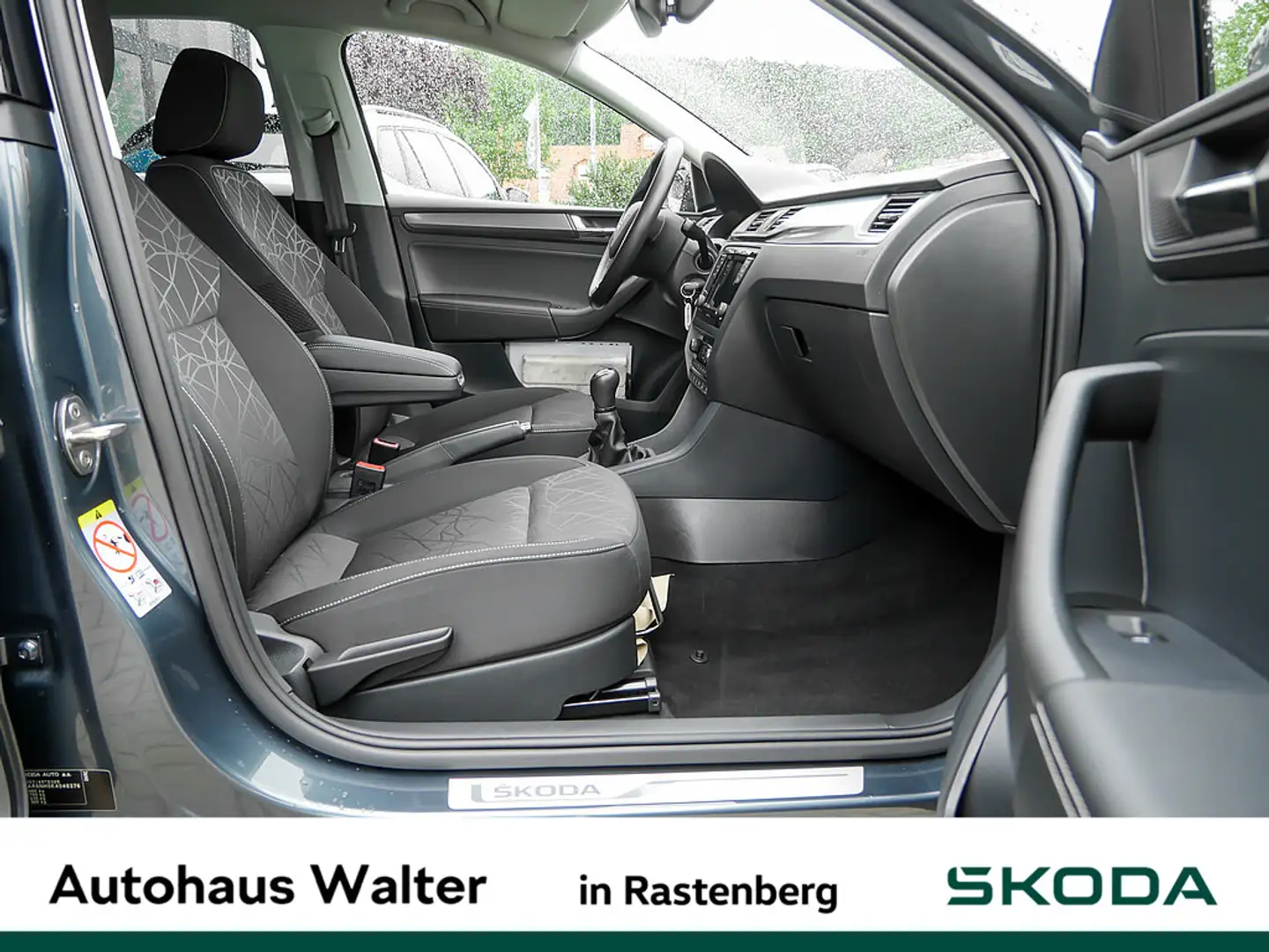 Skoda Rapid/Spaceback Gris - 2