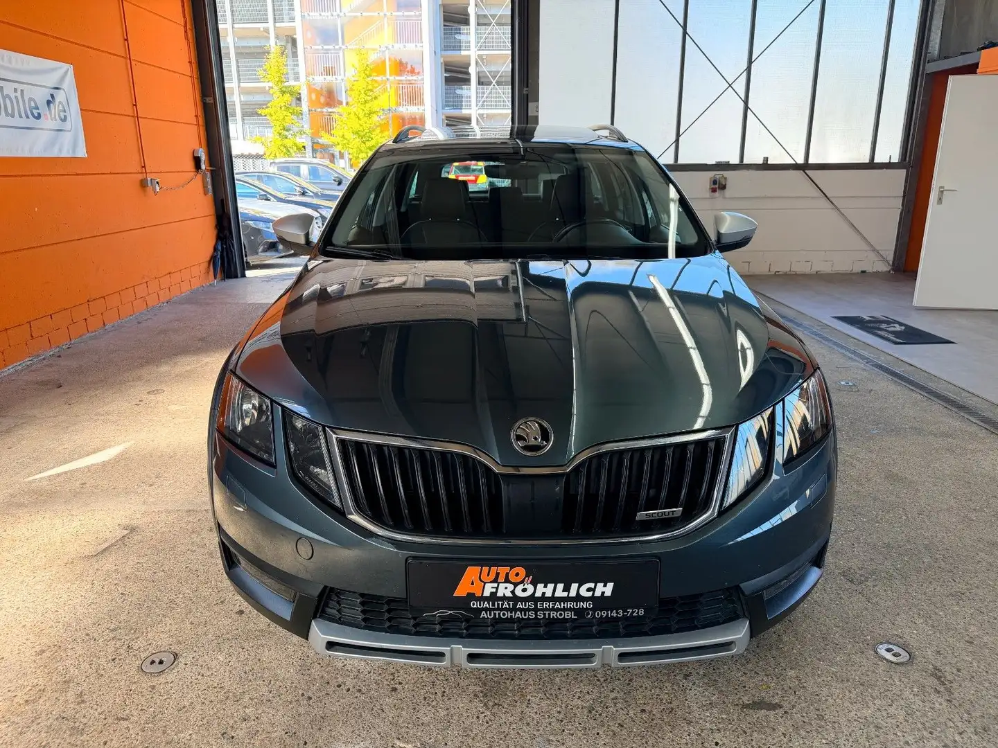 Skoda Octavia Combi Scout 4x4 DSG Pano Leder/Alcantara Grau - 2
