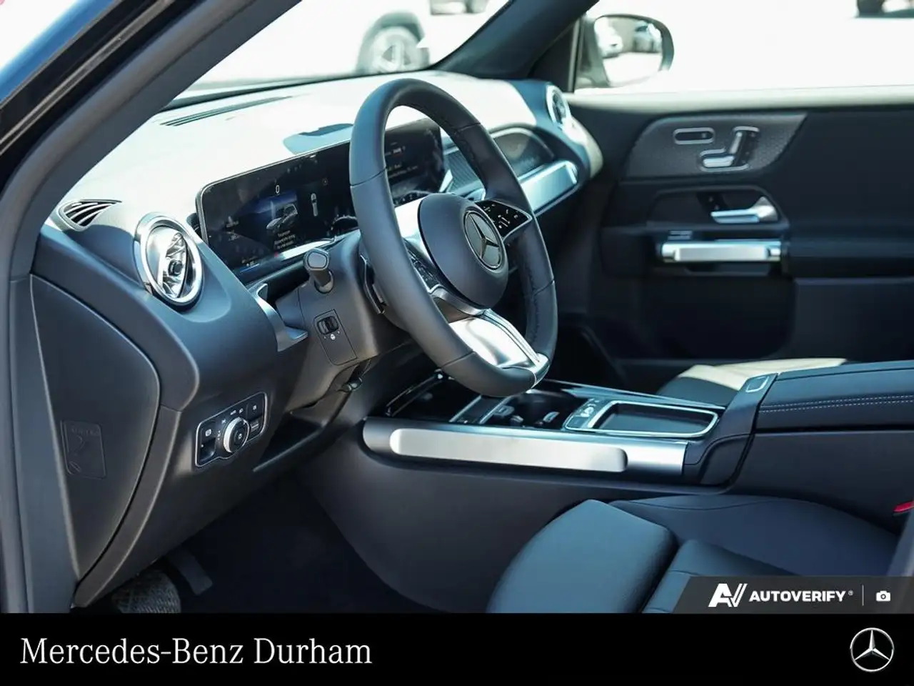 Mercedes-Benz EQB photo Mercedes-Benz EQB