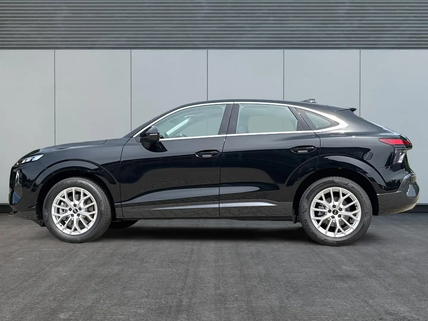 Audi Q3 Sportback Basis MJ 2026+NAVI+KAMERA+AHK+PANO+PD... Schwarz - 2