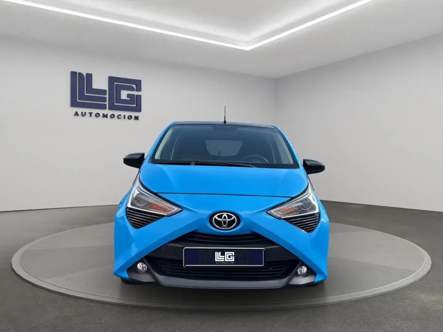 Toyota Aygo 1.0 70 x-play Azul - 2