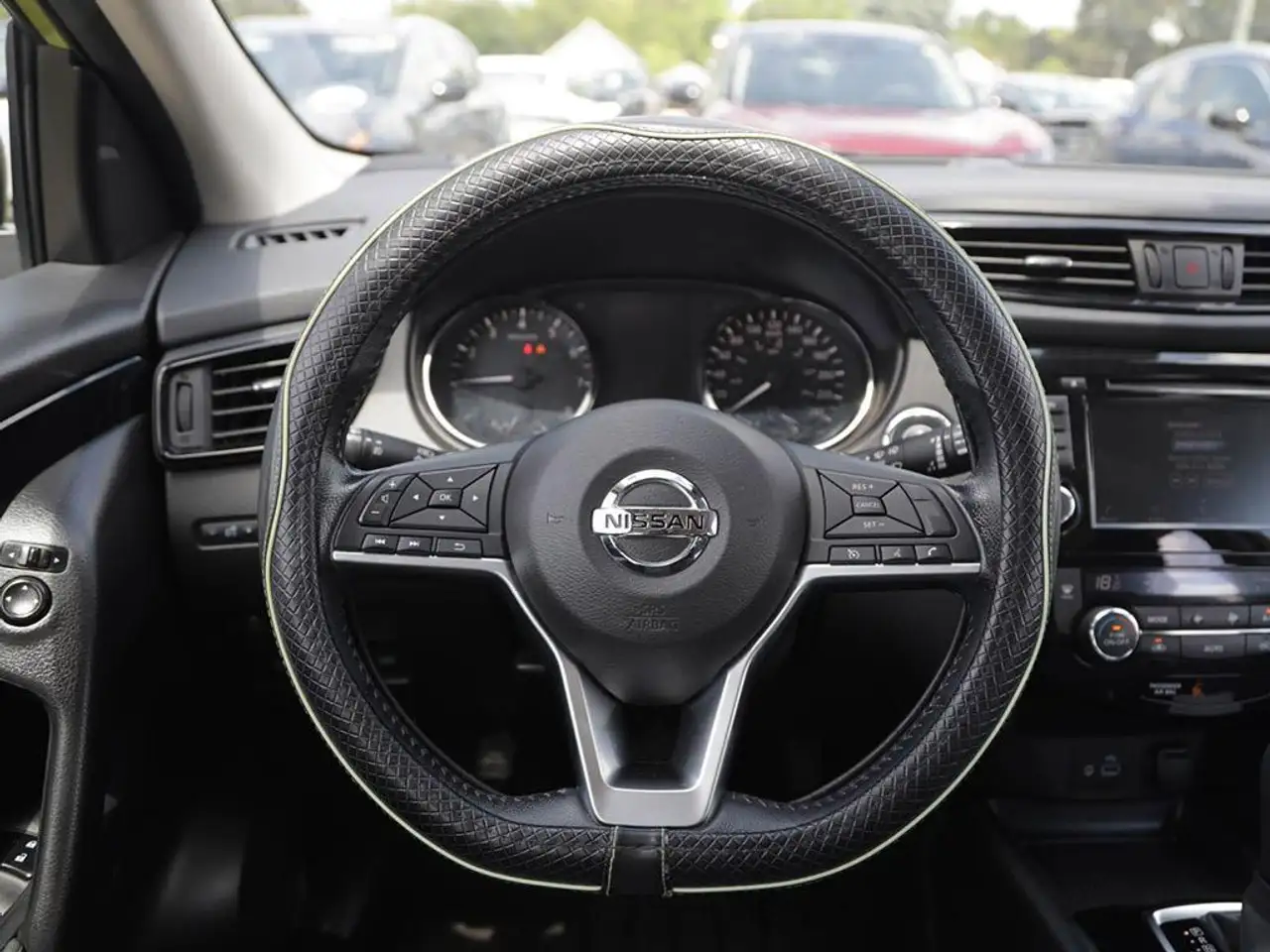 Nissan Qashqai снимка Nissan Qashqai