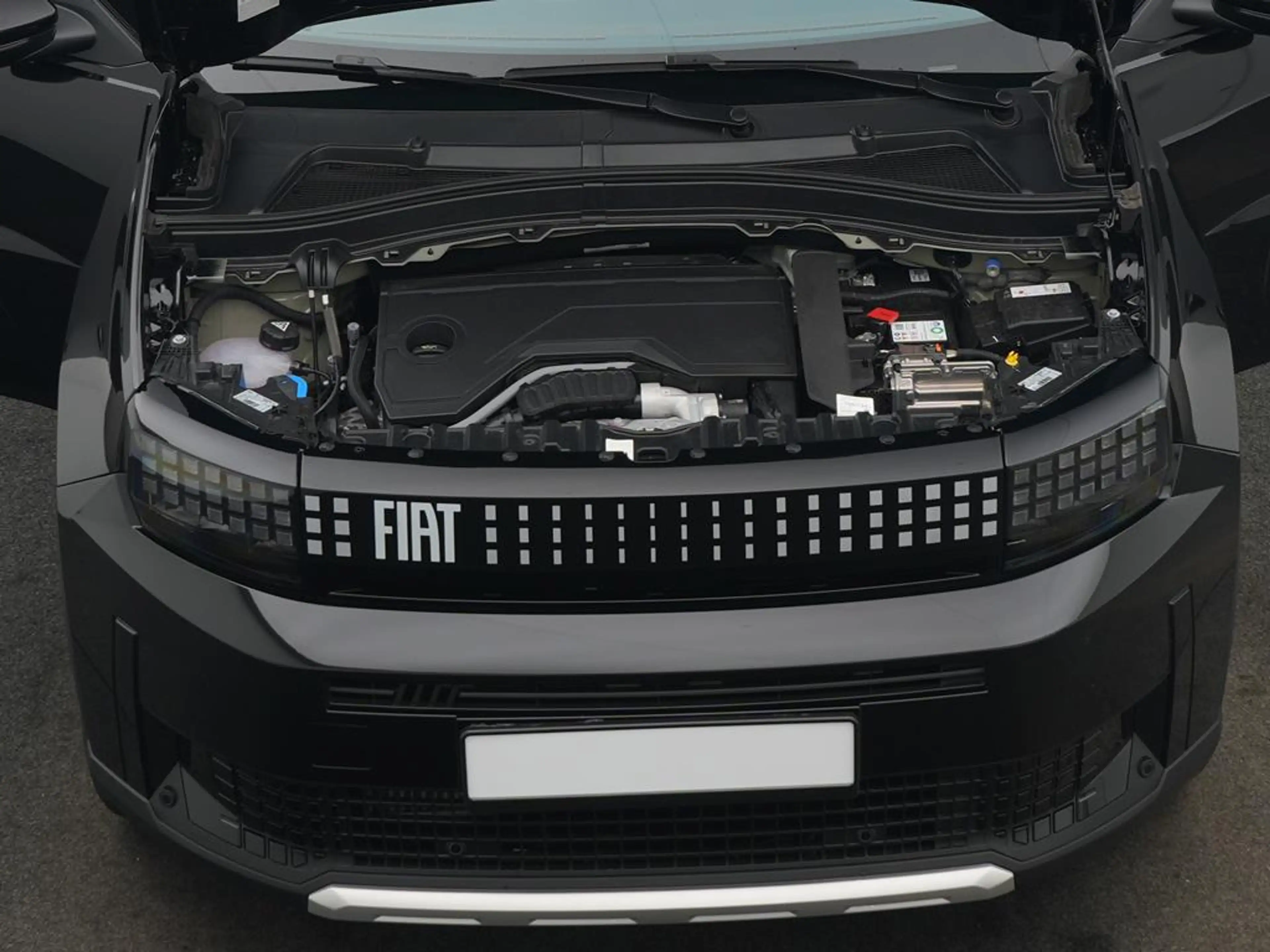 Fiat Grande Panda Hybrid La Prima + Winterpaket — photo 8