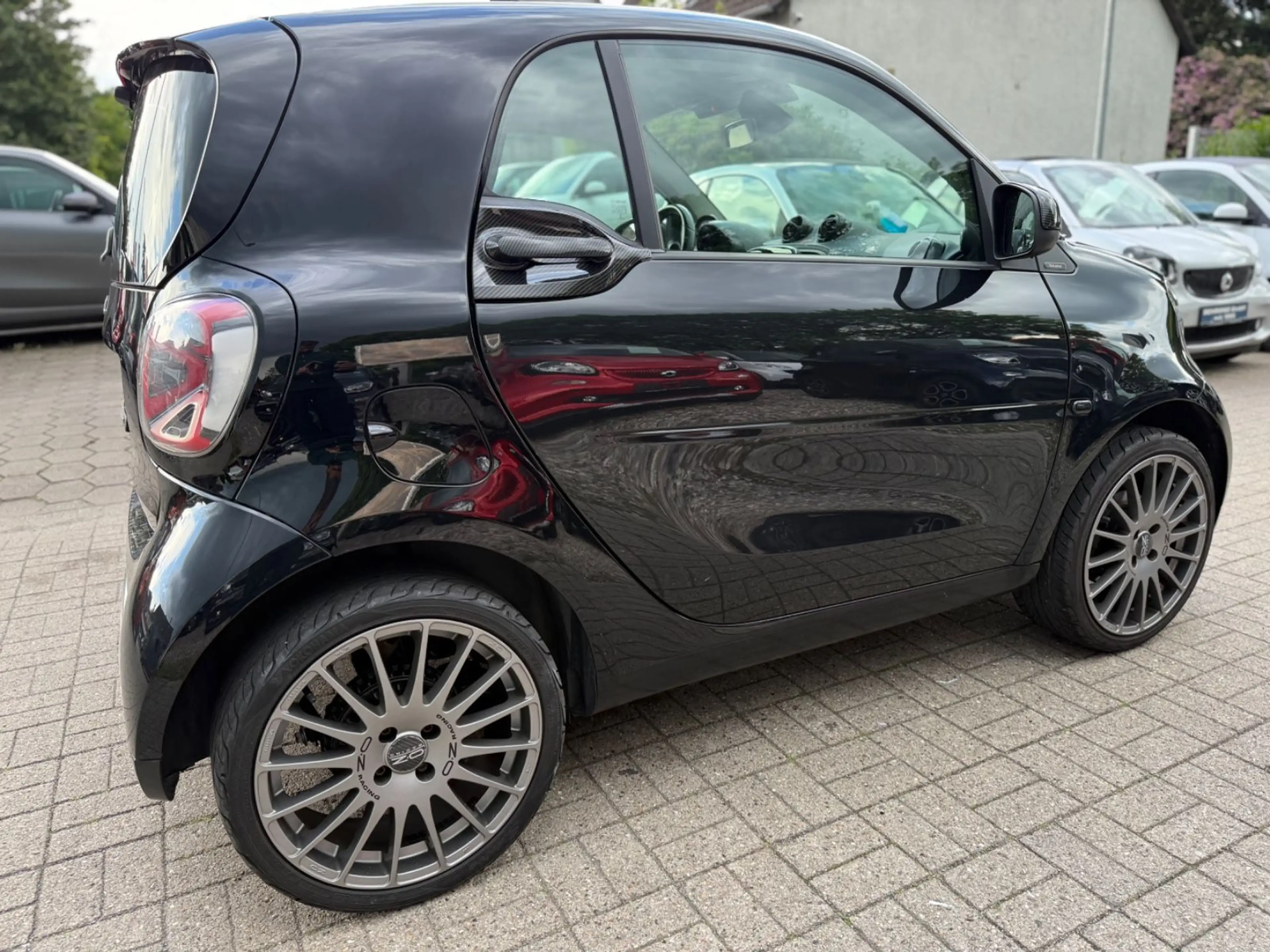 smart forTwo BRABUS XCLUSIVE*NAVI*PANORAMA*KAMERA* — photo 9