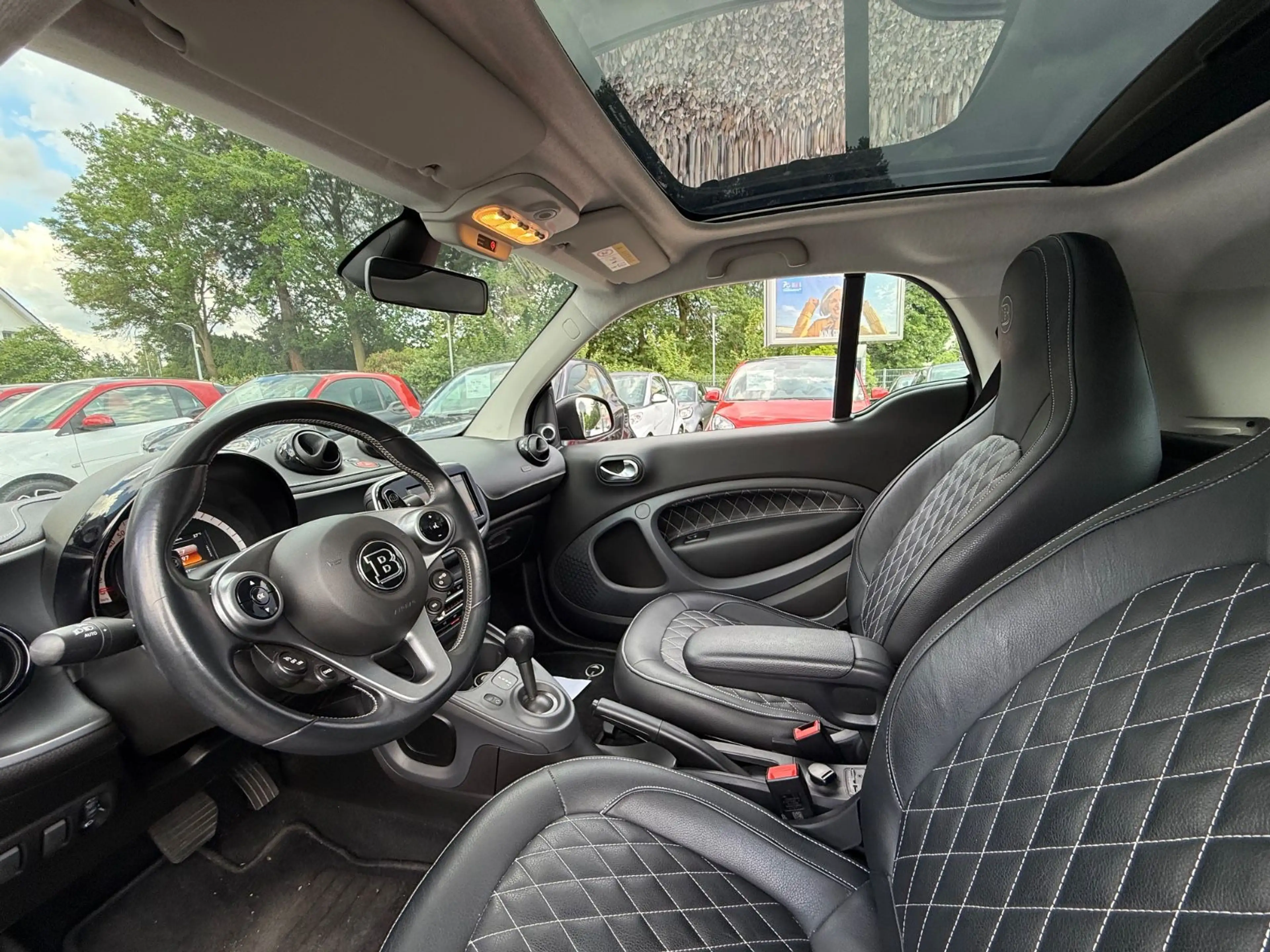 smart forTwo BRABUS XCLUSIVE*NAVI*PANORAMA*KAMERA* — photo 32