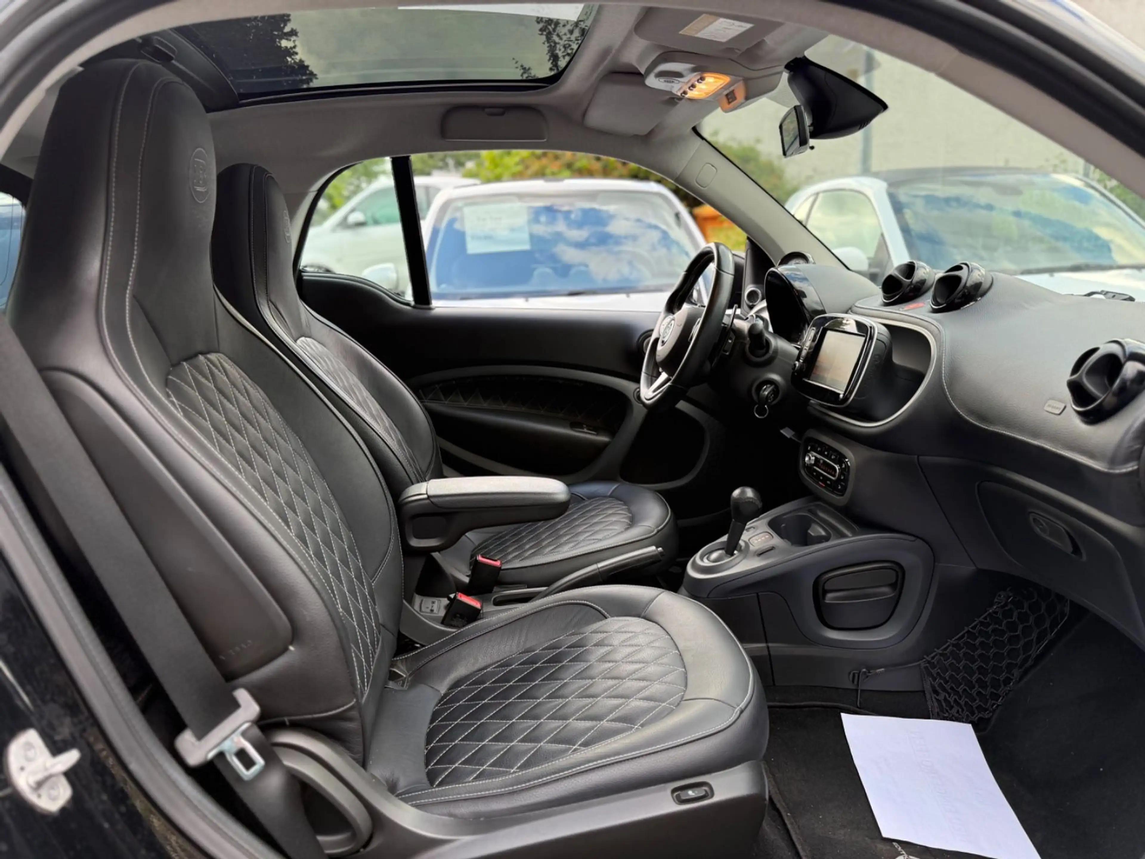 smart forTwo BRABUS XCLUSIVE*NAVI*PANORAMA*KAMERA* — photo 22