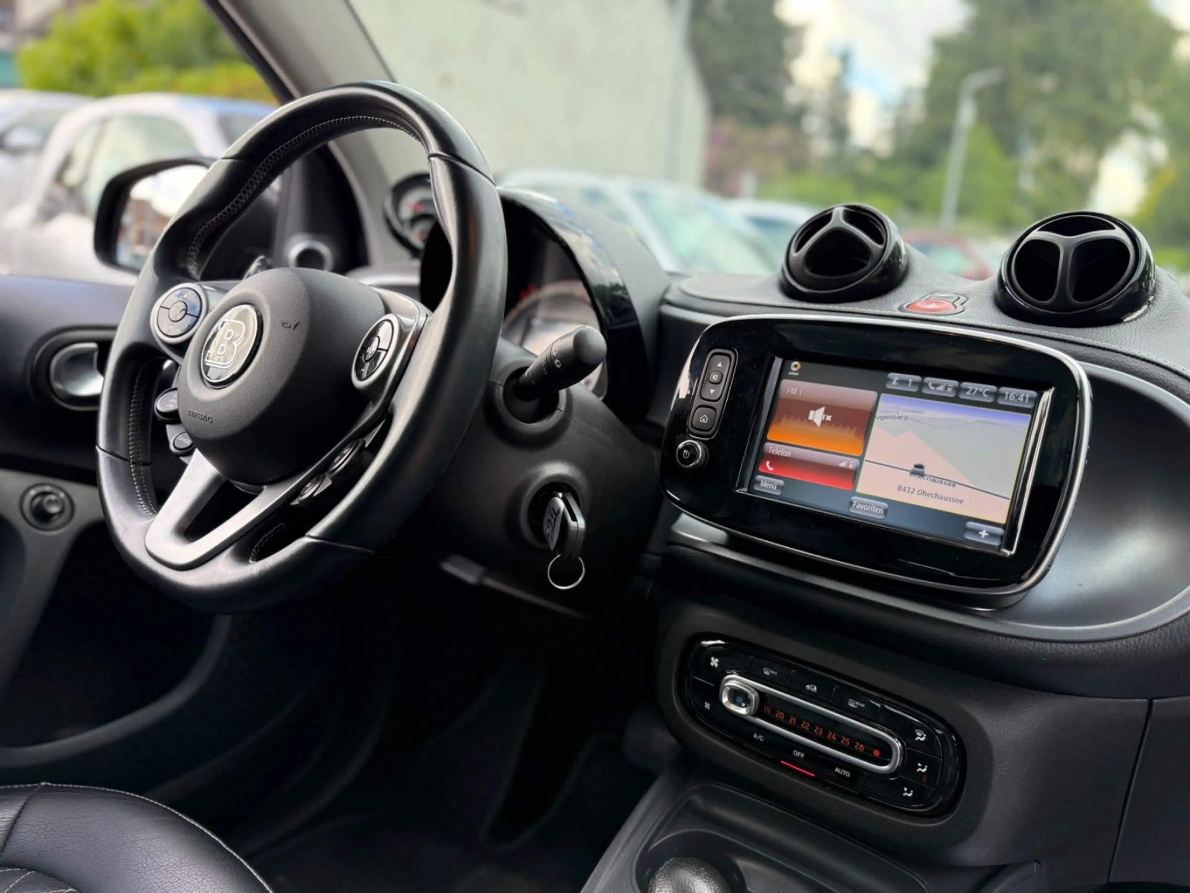 smart forTwo BRABUS XCLUSIVE*NAVI*PANORAMA*KAMERA* — photo 25