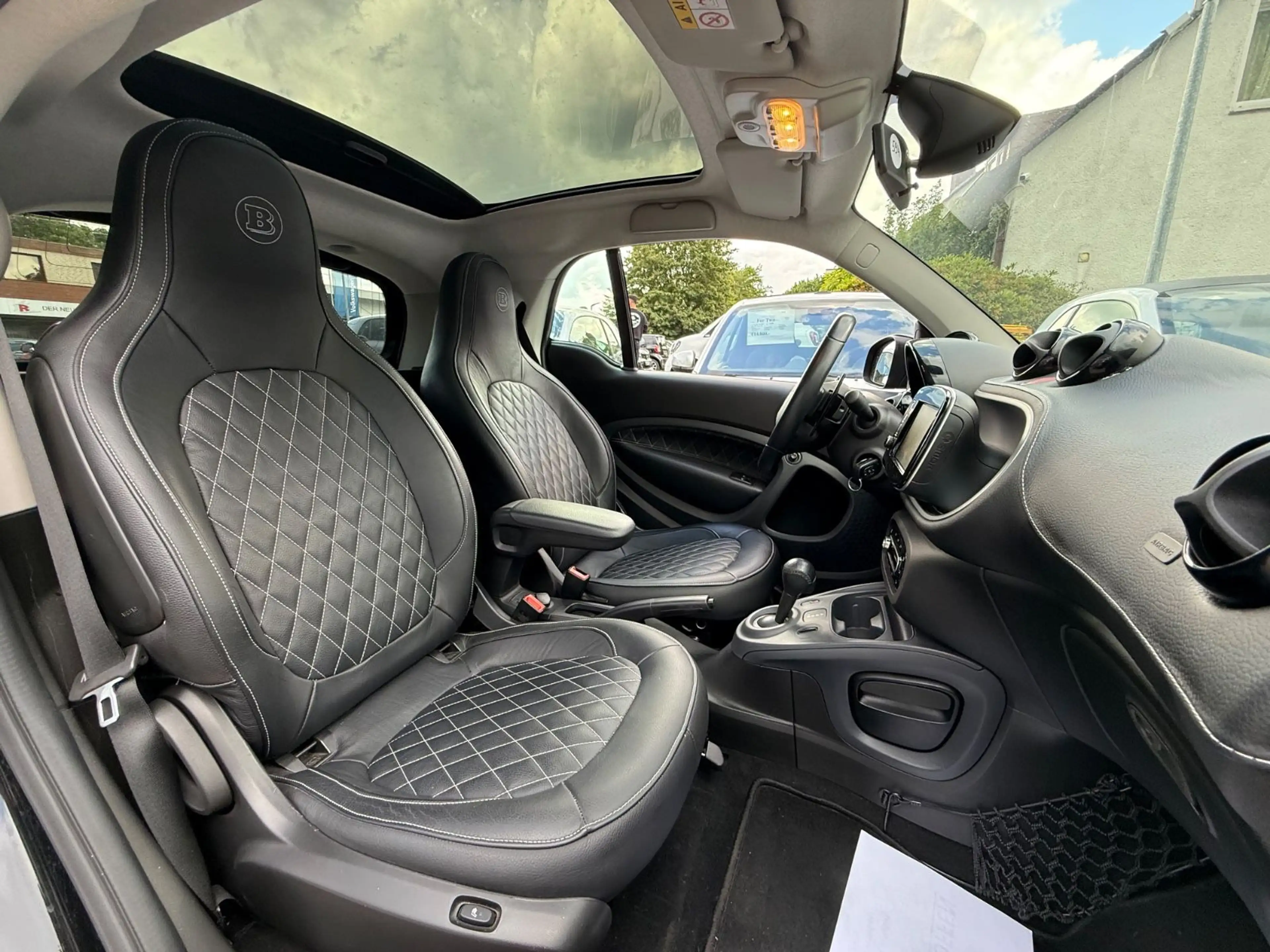 smart forTwo BRABUS XCLUSIVE*NAVI*PANORAMA*KAMERA* — photo 18