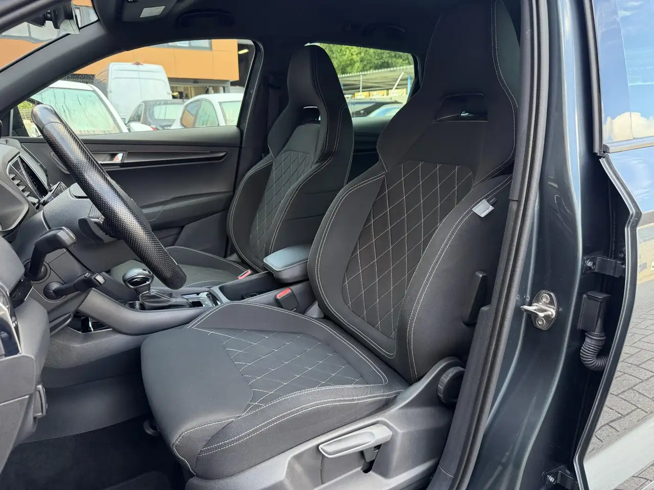 Skoda Karoq 1.5 TSI ACT Sportline Navi Trekhaak Dealer OH, миниатюра 5