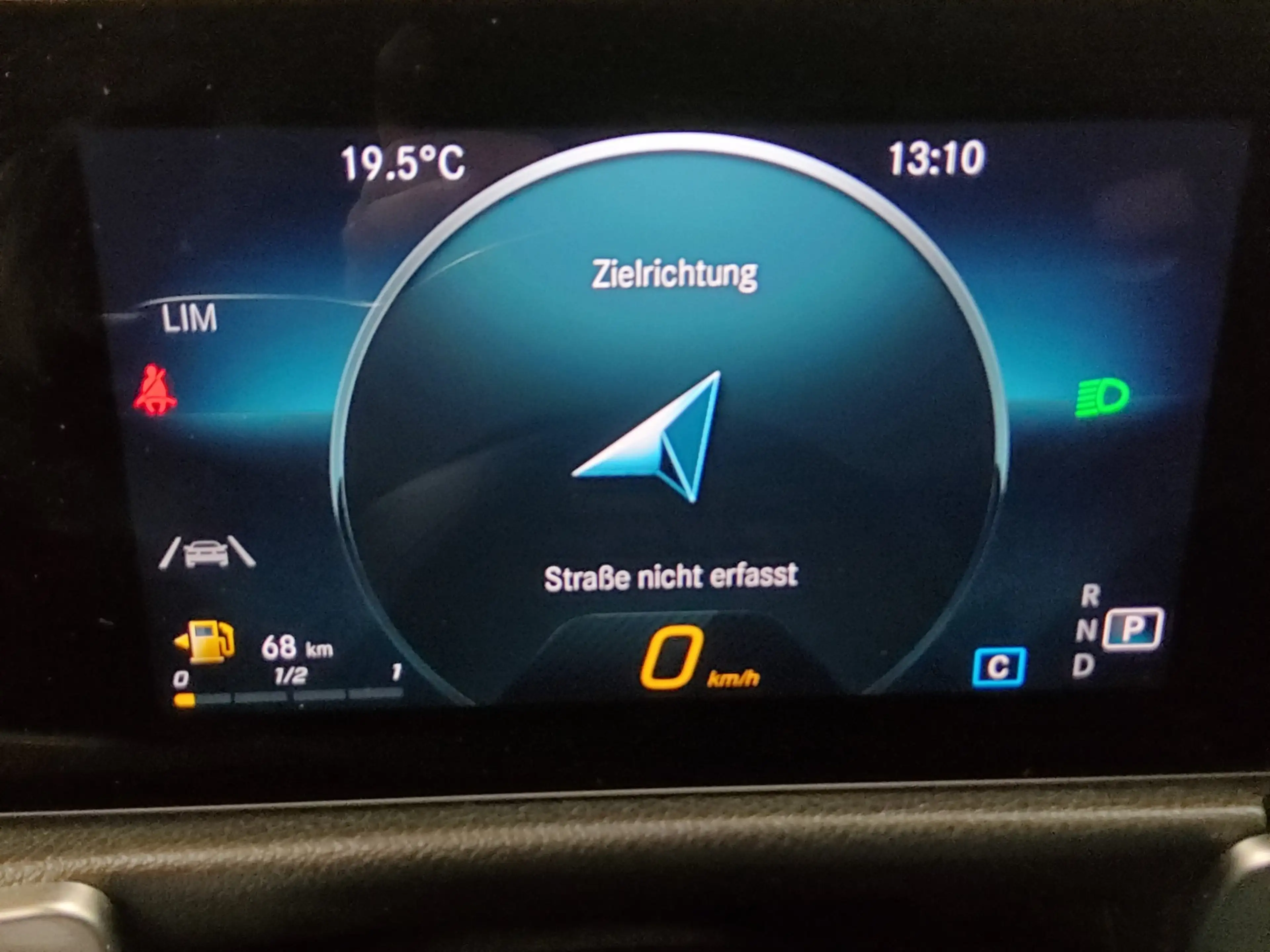 Mercedes-Benz GLB 220 GLB 220 NAVI KLIMA RADIO TEMPO MFL SHZ VC PDC AHK Leder LED RFK — photo 8