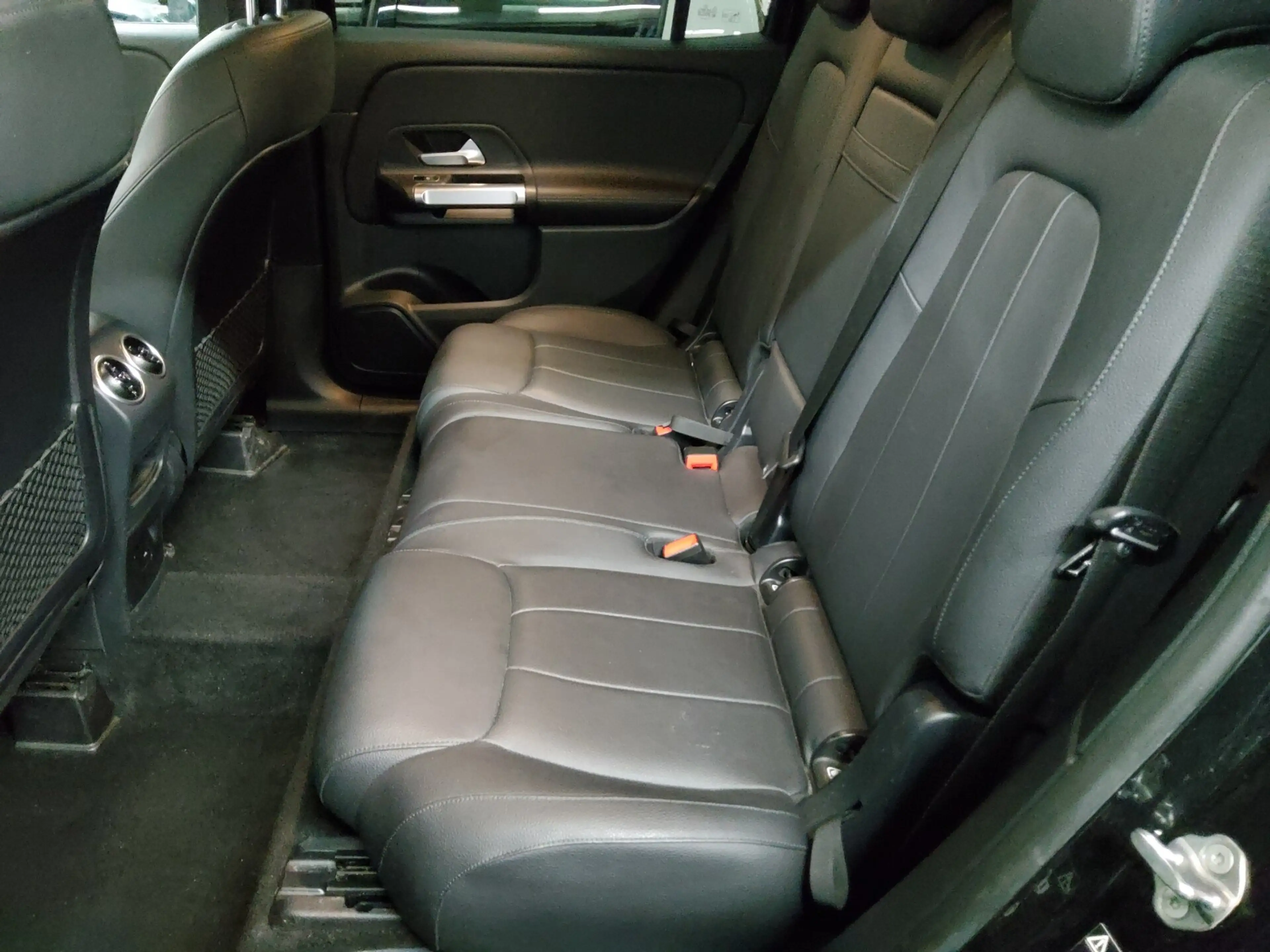 Mercedes-Benz GLB 220 GLB 220 NAVI KLIMA RADIO TEMPO MFL SHZ VC PDC AHK Leder LED RFK — photo 13