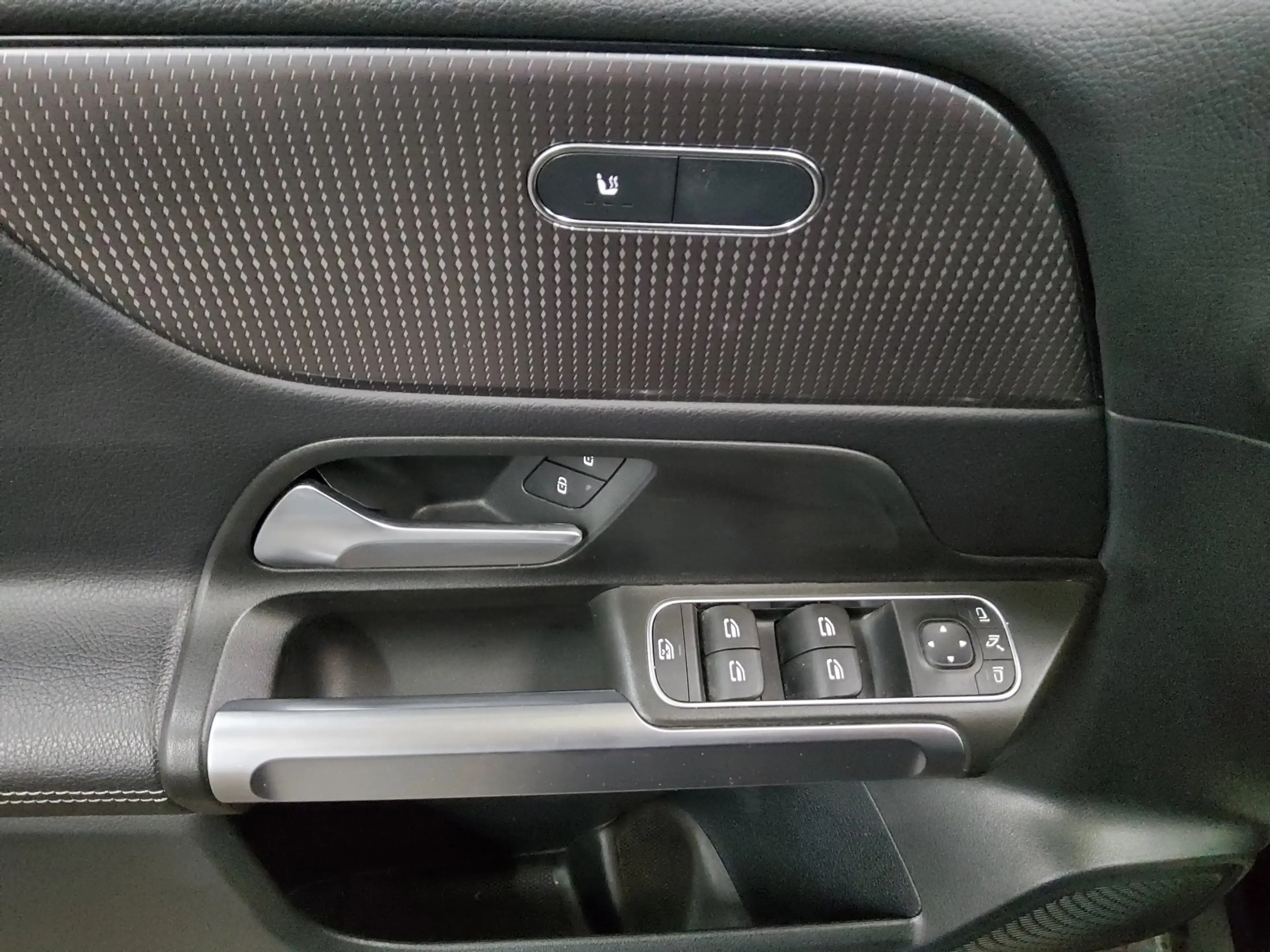Mercedes-Benz GLB 220 GLB 220 NAVI KLIMA RADIO TEMPO MFL SHZ VC PDC AHK Leder LED RFK — photo 10