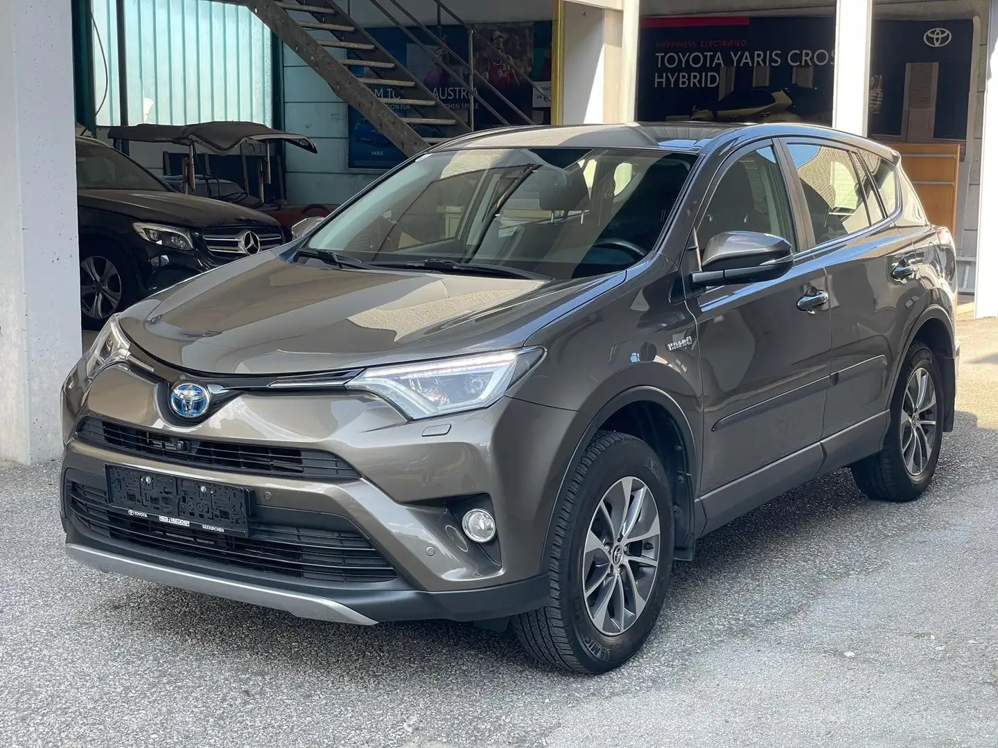 Toyota RAV 4 RAV4 Lounge 2,5 Hybrid AWD Braun - 2