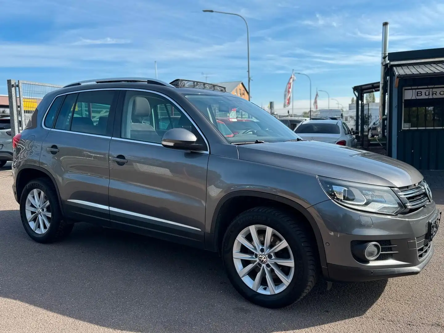 Volkswagen Tiguan Sport & Style BMT 4Motion DSG+Navi+Panora Gris - 2