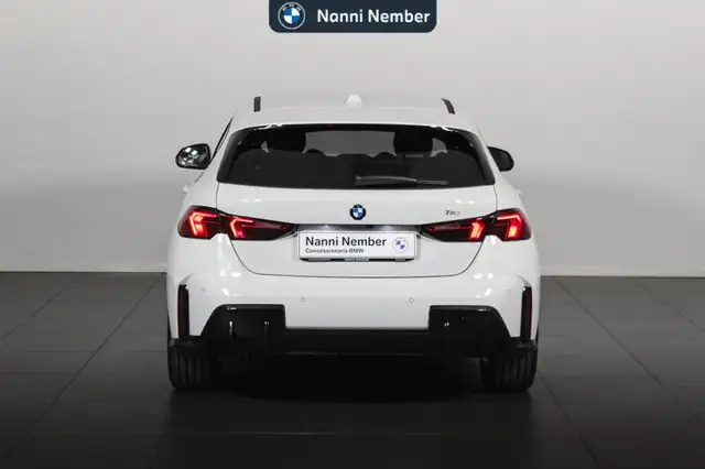 BMW 1 Series view 4