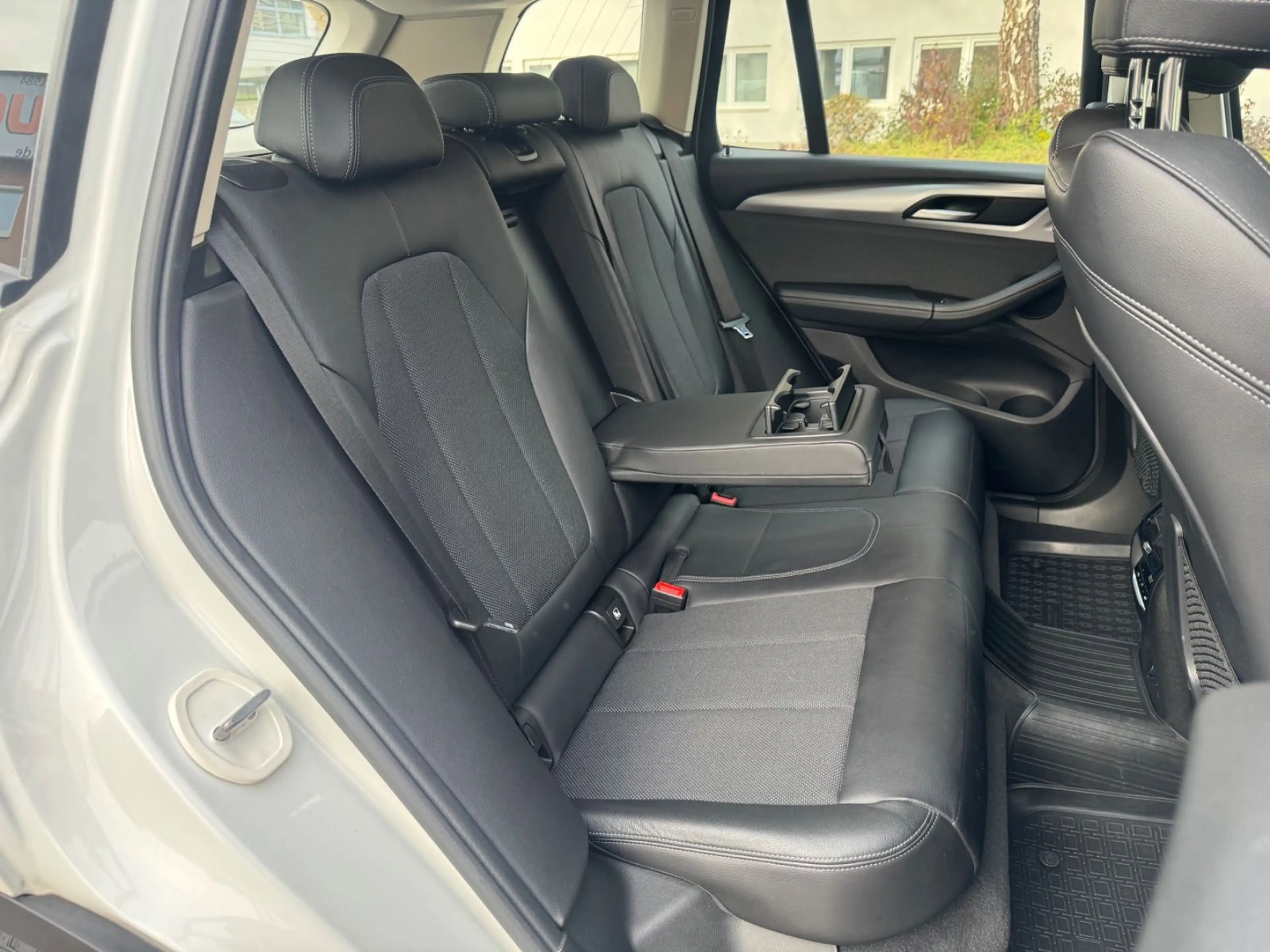BMW X3 xDrive 20d LED/Navi/Leder/ACC/Kam/AHK/SZH/DAB — photo 8