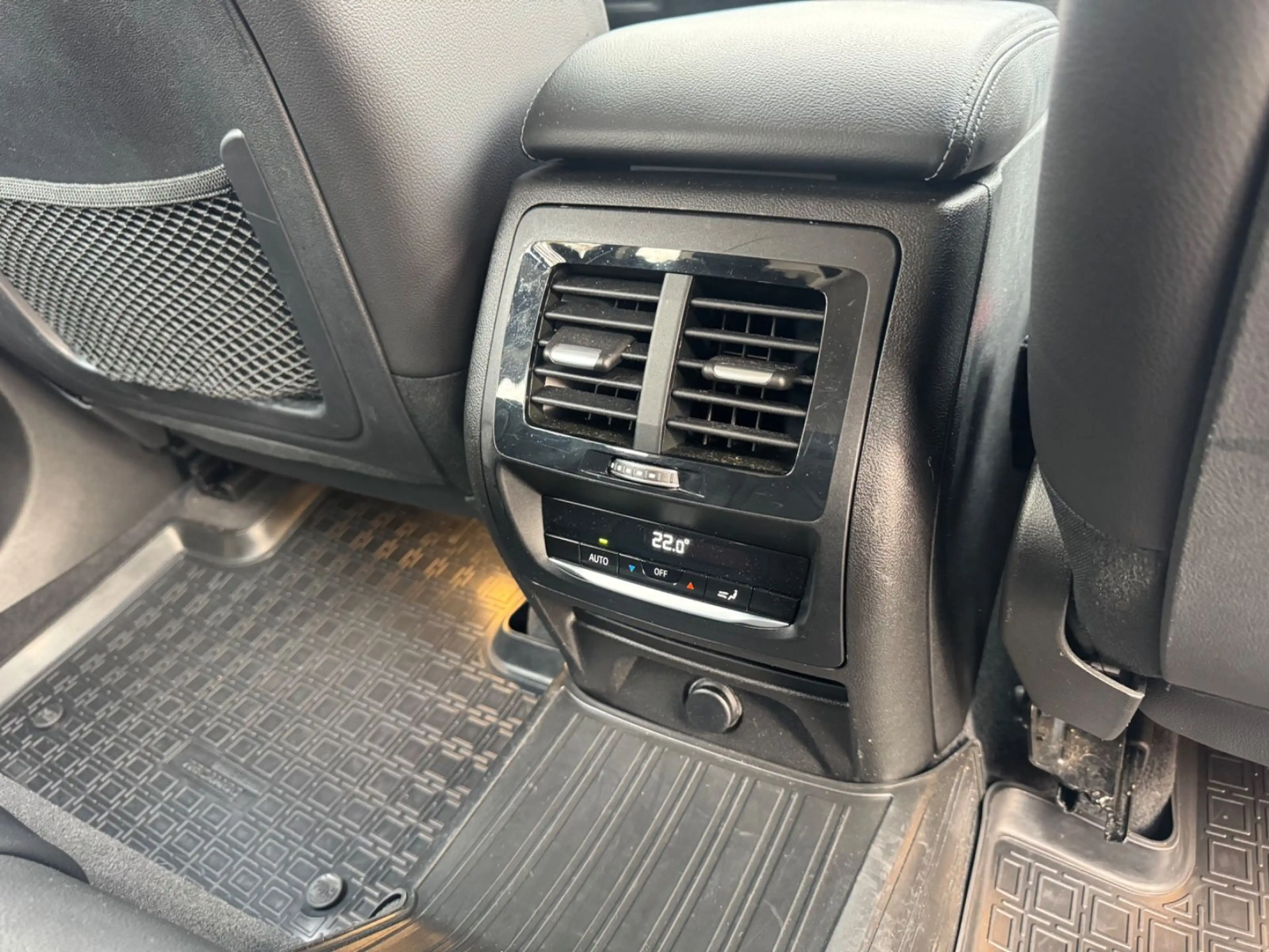BMW X3 xDrive 20d LED/Navi/Leder/ACC/Kam/AHK/SZH/DAB — photo 11