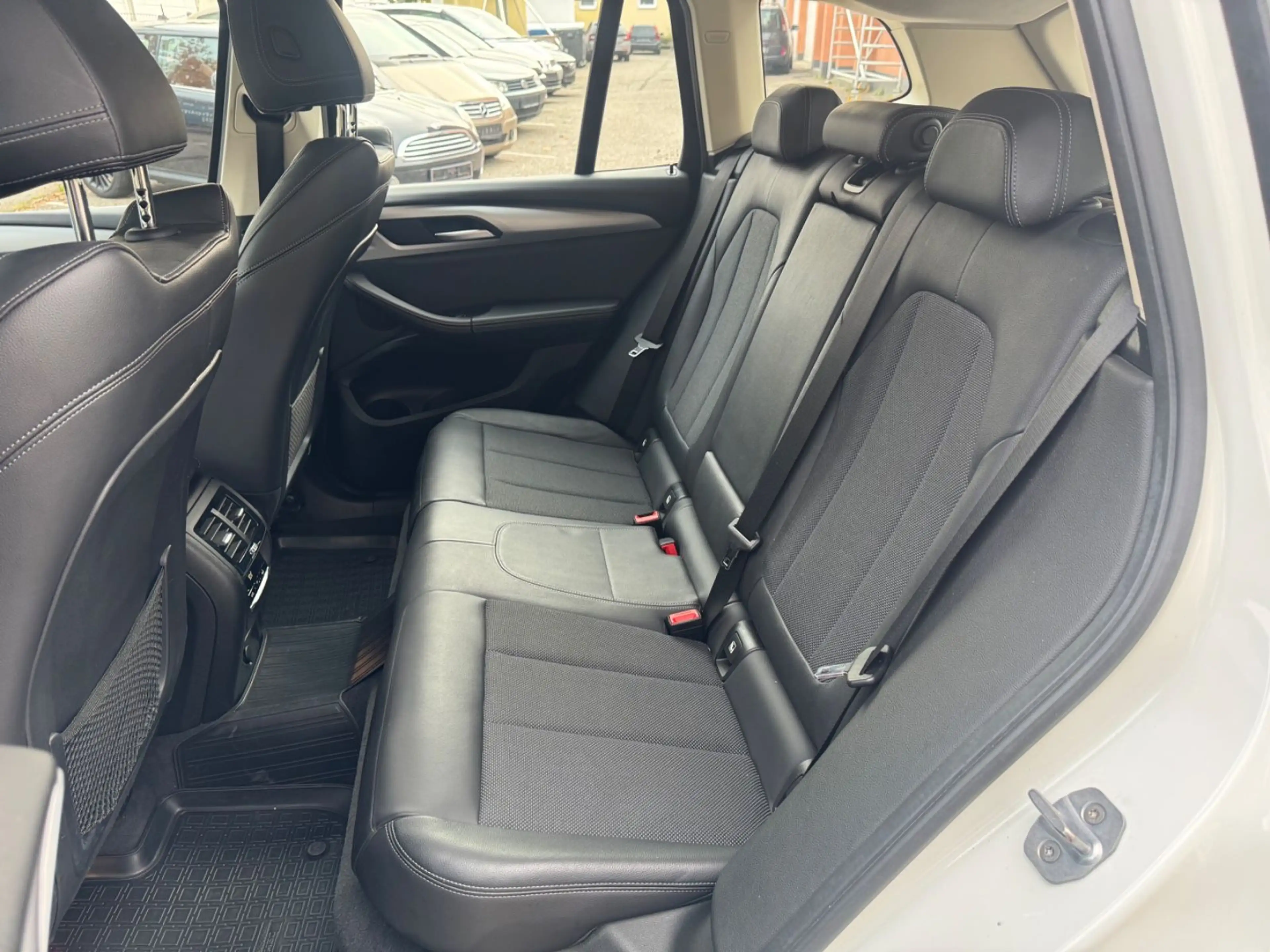 BMW X3 xDrive 20d LED/Navi/Leder/ACC/Kam/AHK/SZH/DAB — photo 9
