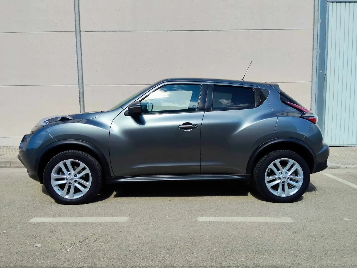 Nissan Juke 1.5dCi N-Connecta 4x2 Gris - 2