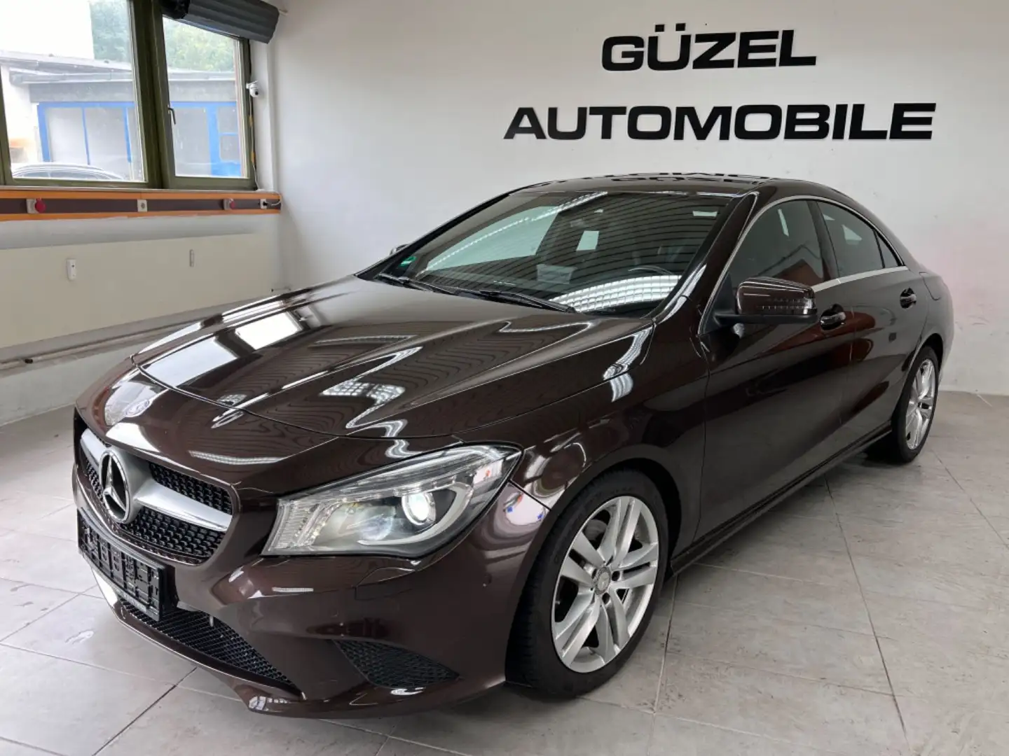 Mercedes-Benz CLA 200 Coupe/AUT/SHZ/PDC/T-LEDER/NAVI/XENON/ Braun - 2