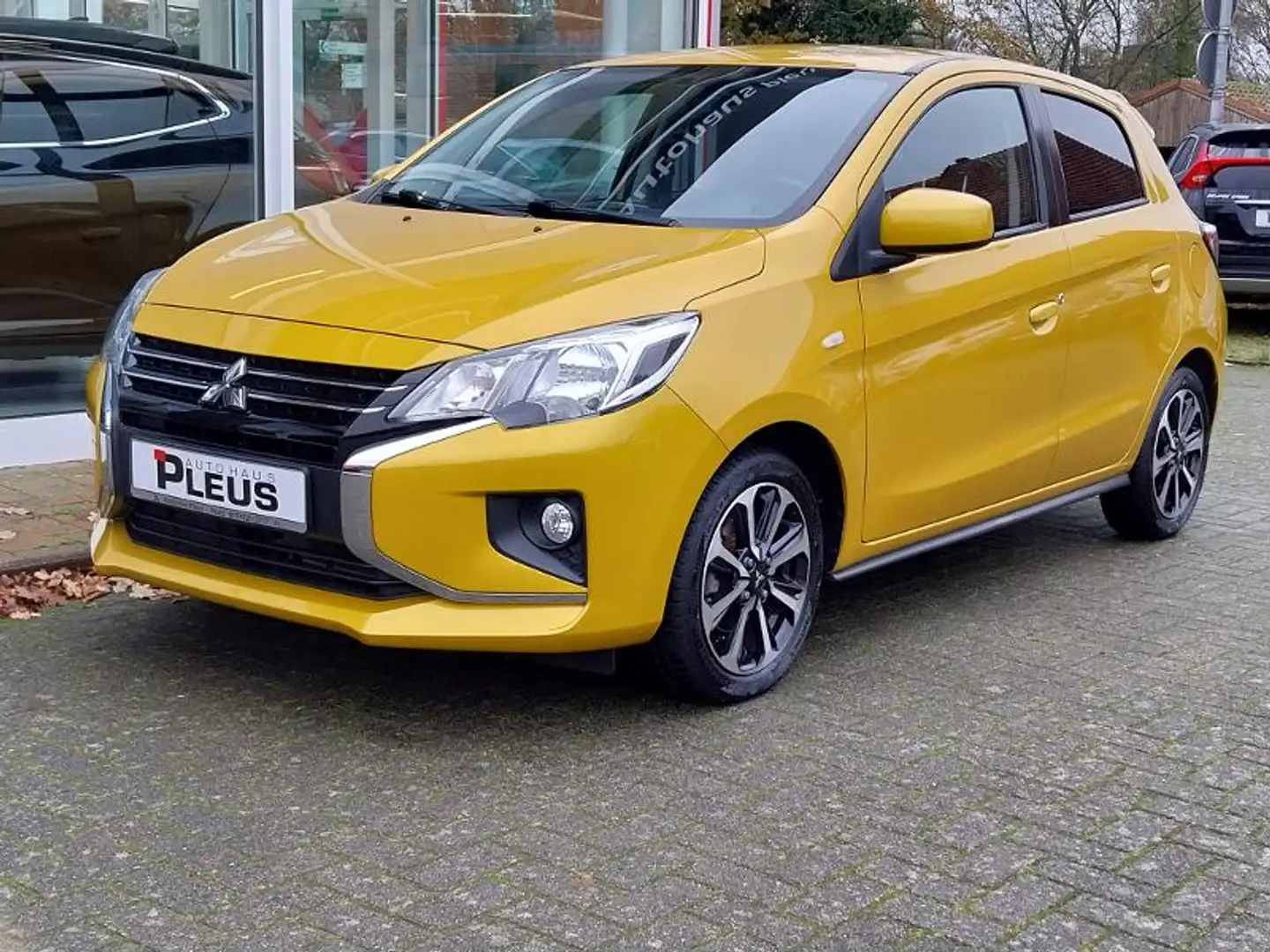 Mitsubishi Space Star Intro Edition+ 1.2 Navi, Sitzheizung Giallo - 2