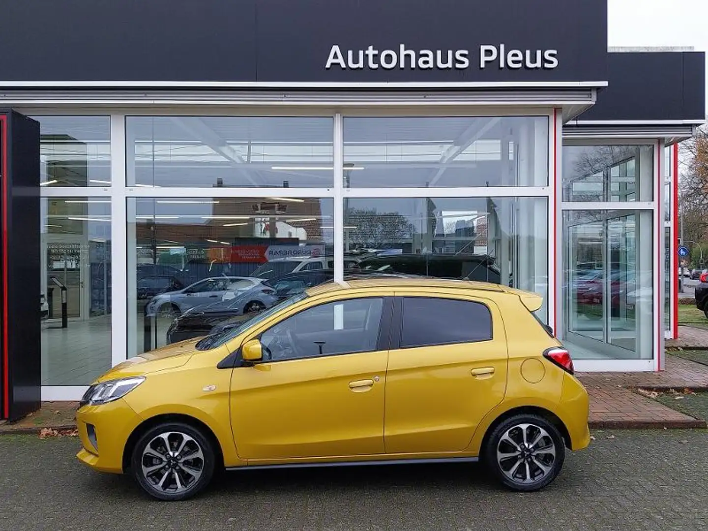 Mitsubishi Space Star Intro Edition+ 1.2 MIVEC ClearTec 5-Gang Geel - 1