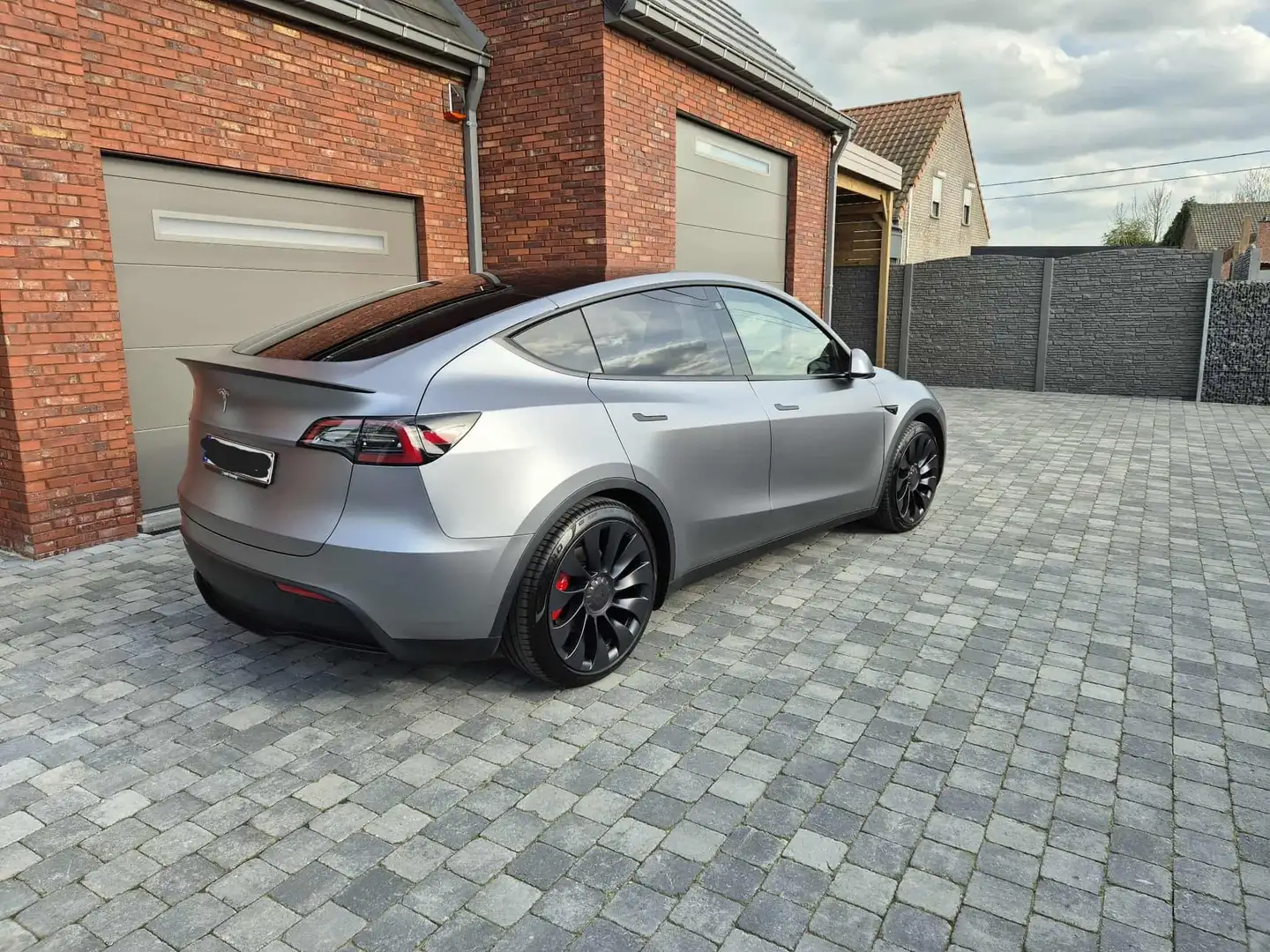 Tesla Model Y Model Y 72.5 kWh Dual Motor Performance (377 kW) Gris - 2
