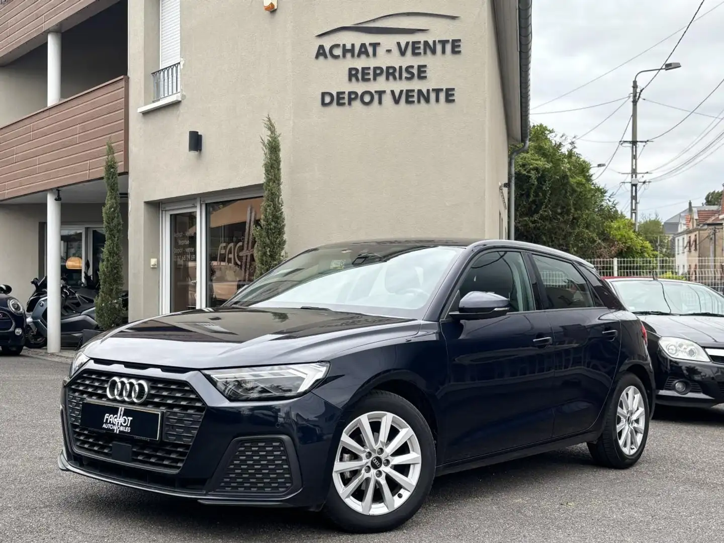 Audi A1 Sportback 1.0 25 TFSI - 95 - BV S-Tronic  Business line Blau - 1