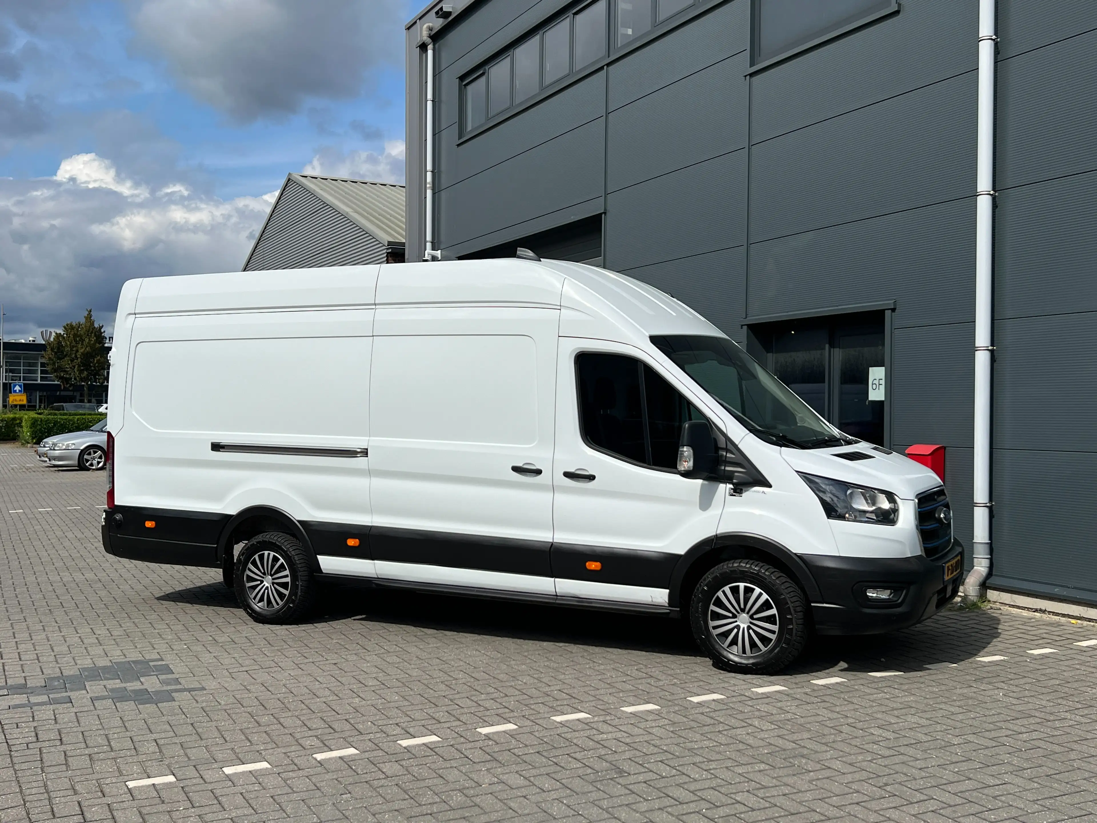 Ford E-Transit 390 L4H3 Trend 68kWh — photo 2