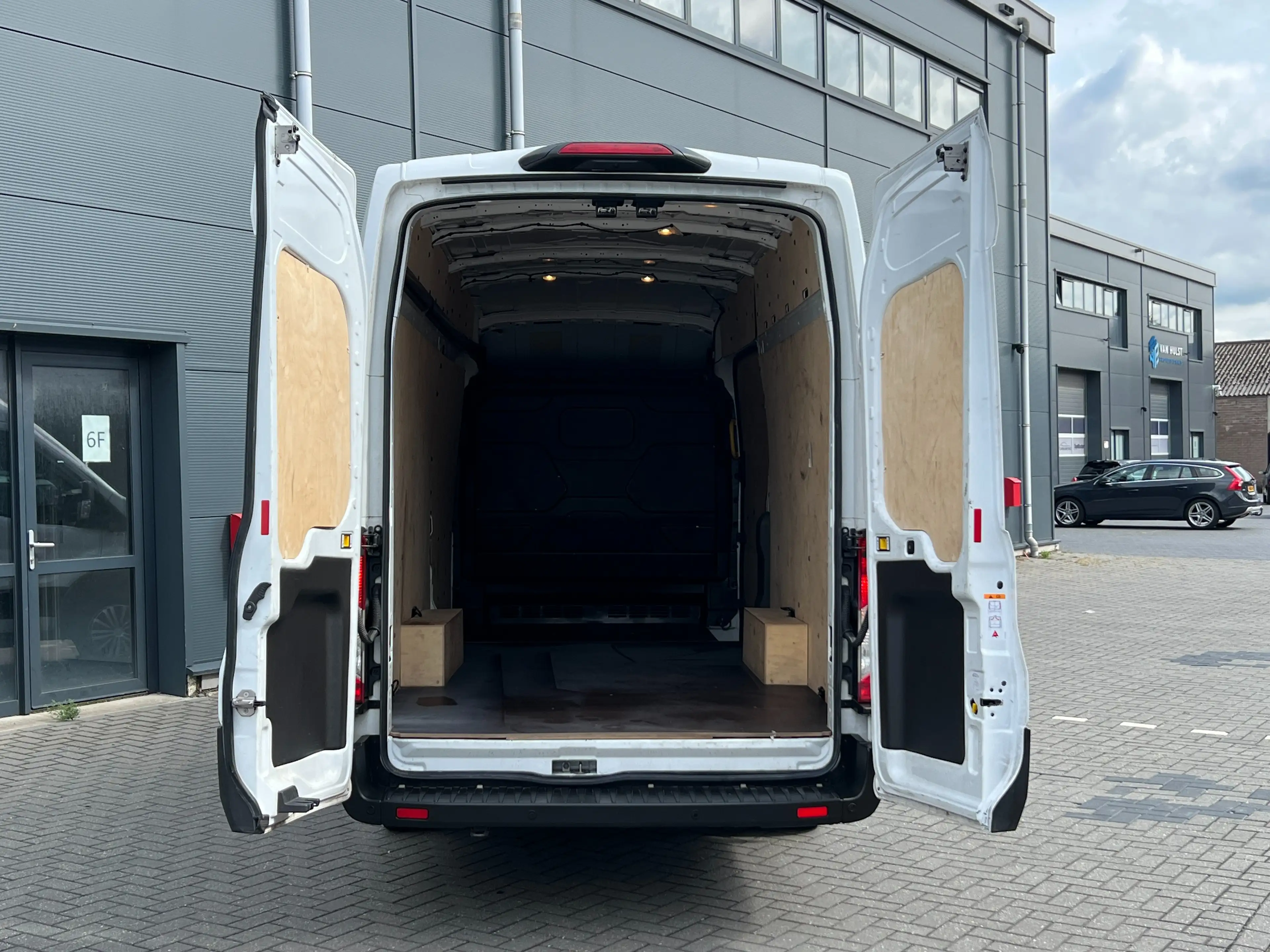 Ford E-Transit 390 L4H3 Trend 68kWh — photo 7
