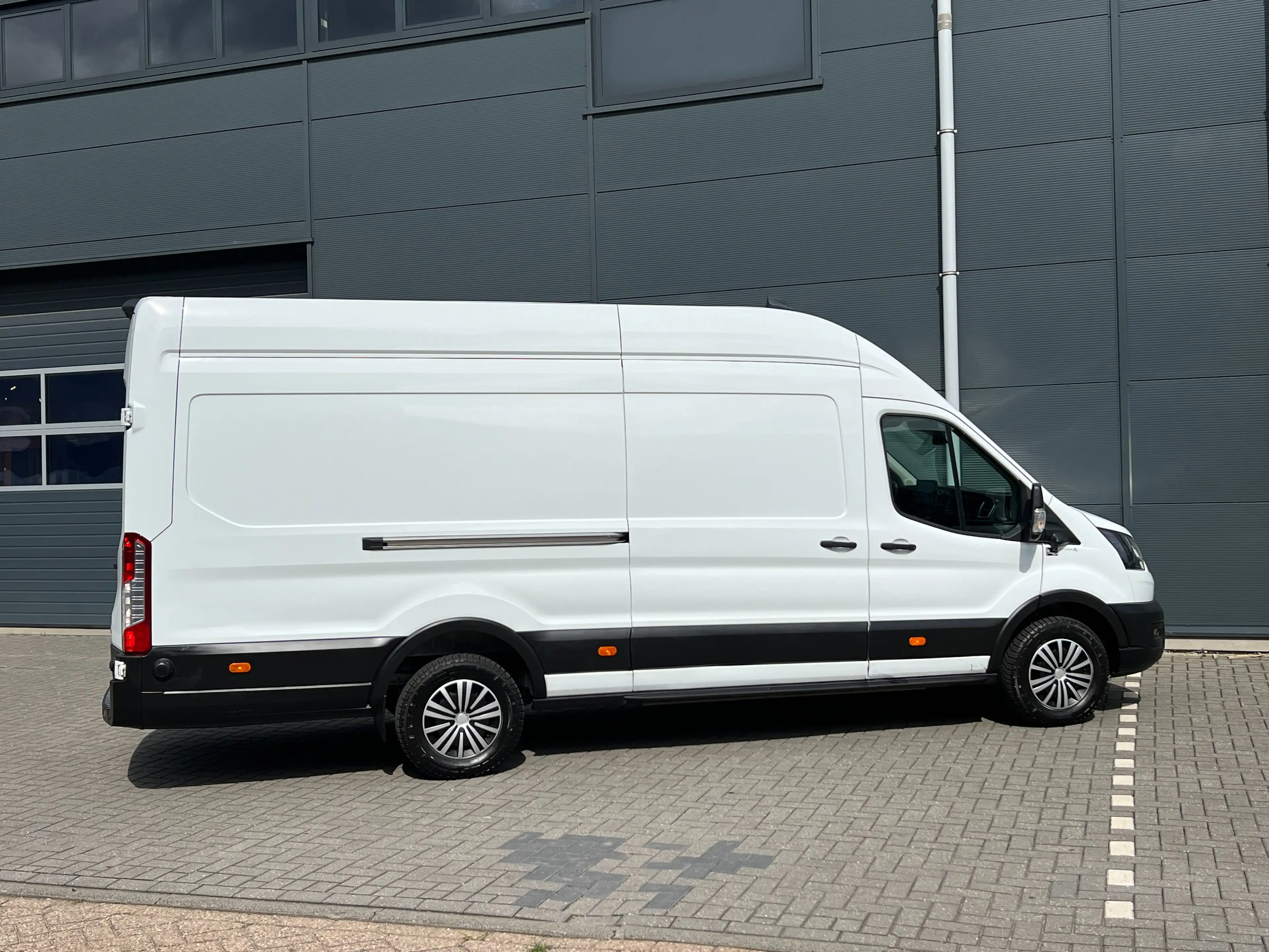 Ford E-Transit 390 L4H3 Trend 68kWh — photo 5