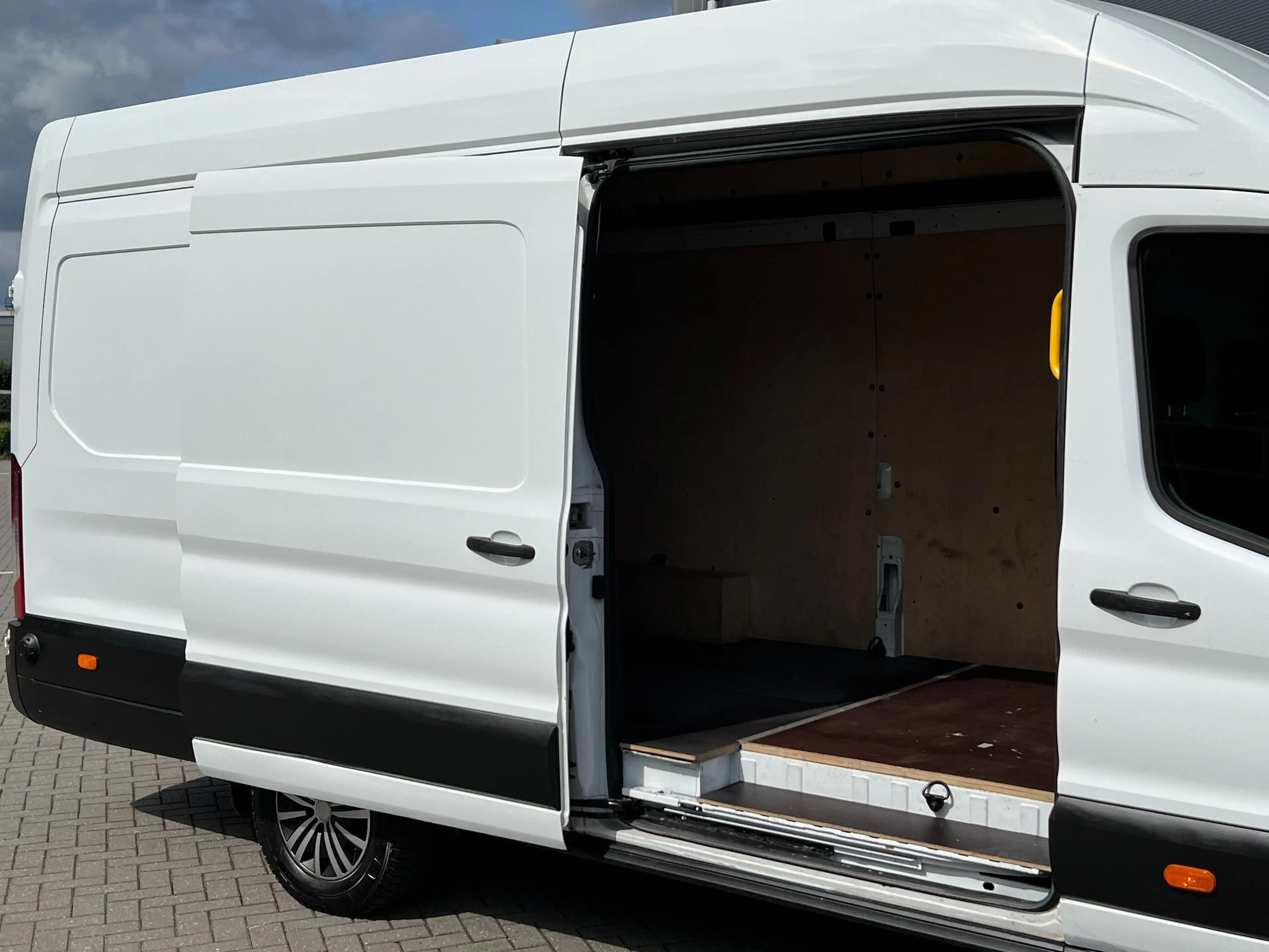 Ford E-Transit 390 L4H3 Trend 68kWh — photo 6