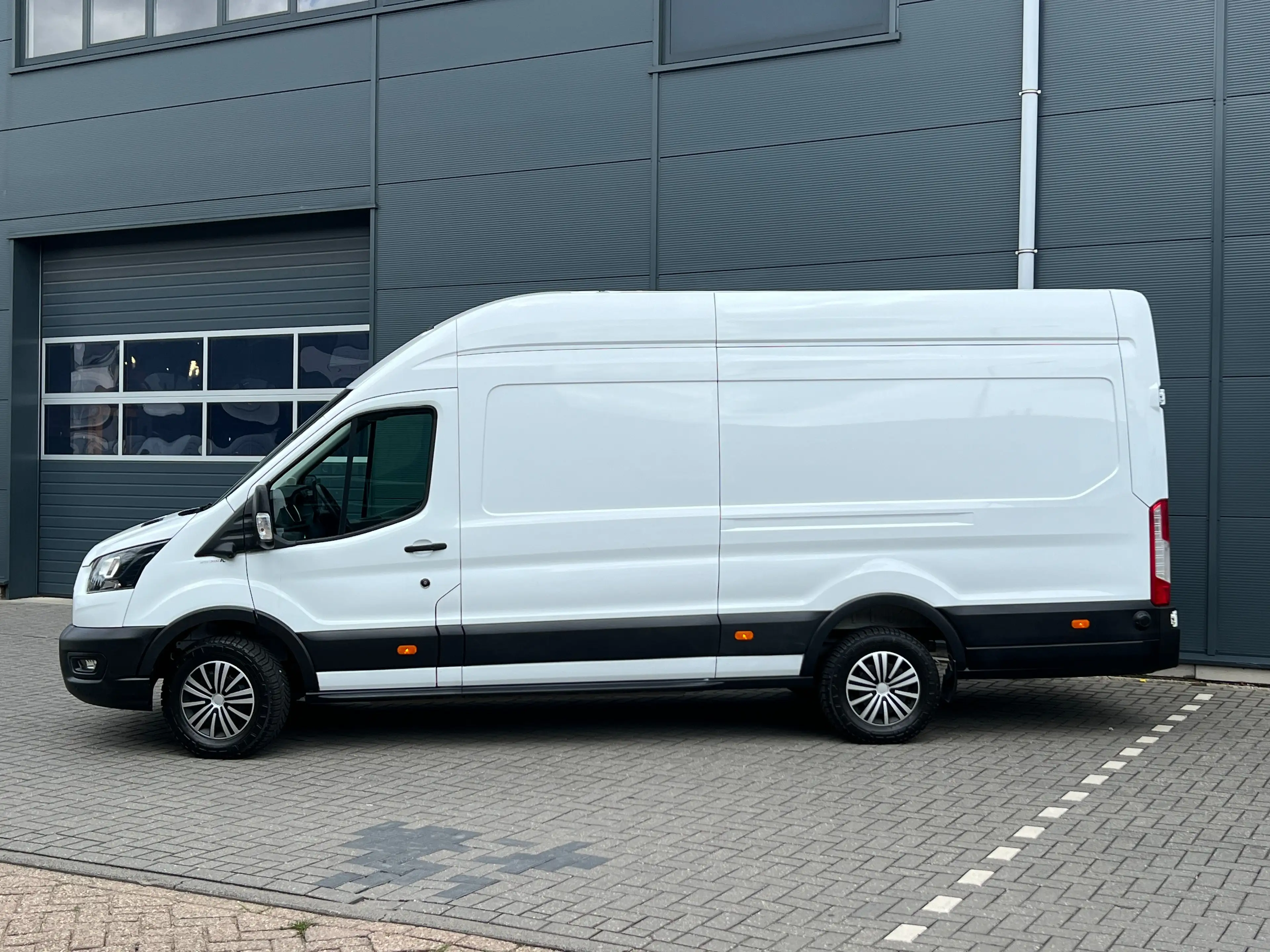 Ford E-Transit 390 L4H3 Trend 68kWh — photo 12