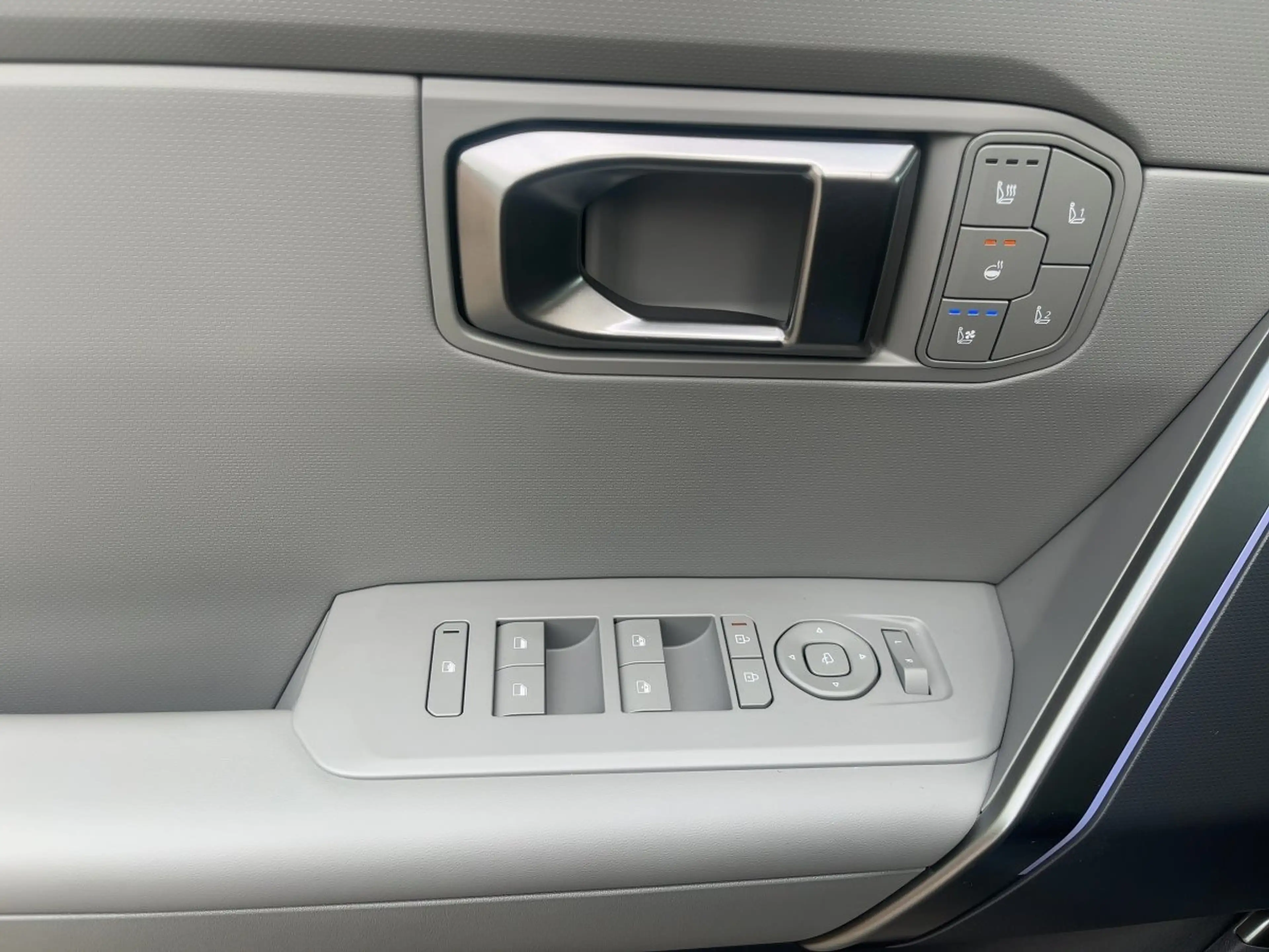 Kia Seltos 1.6 T-GDI W Spirit Navi+SHZ+2xKlima+Kam. — photo 13