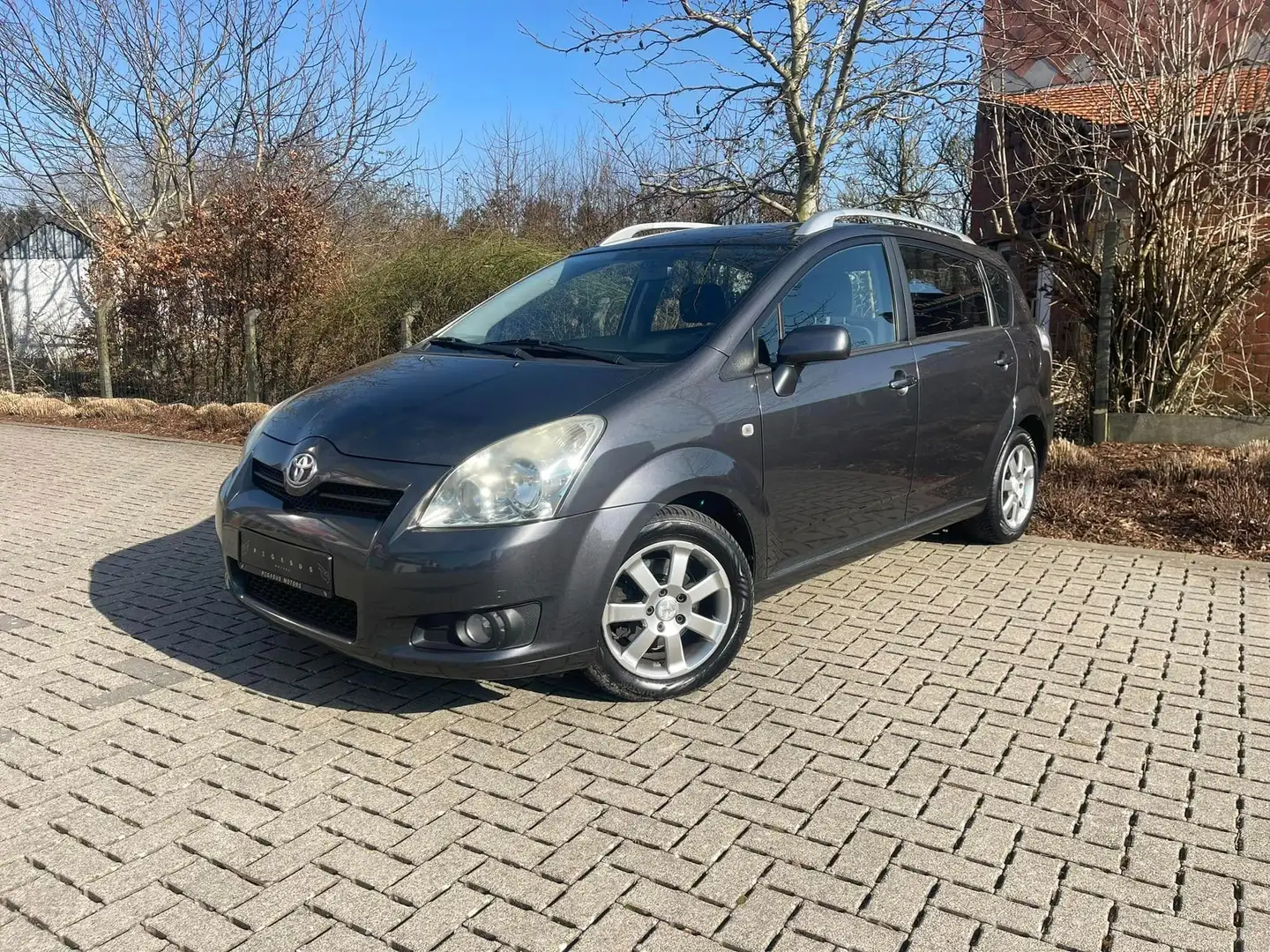 Toyota Verso 2.2 *7-Plaats* - 2009/231.000km - Gekeurd Grey - 1
