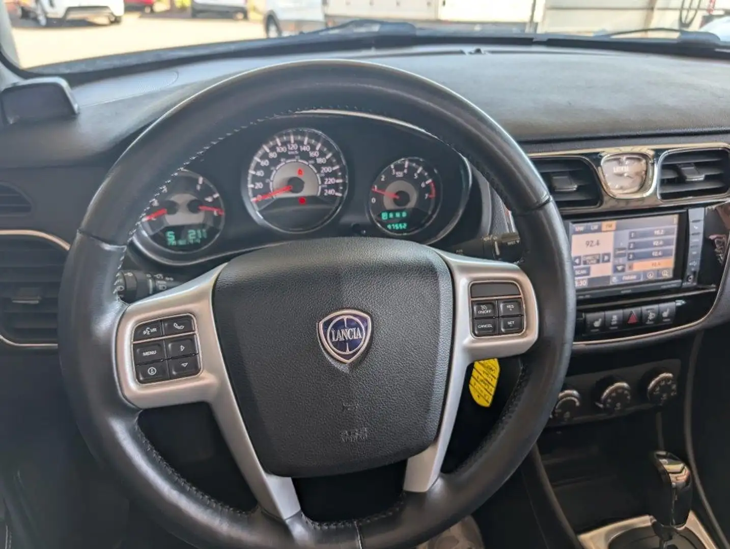 Lancia Flavia 2.4 ESSENCE 170 BOITE AUTOMATIQUE Zwart - 2