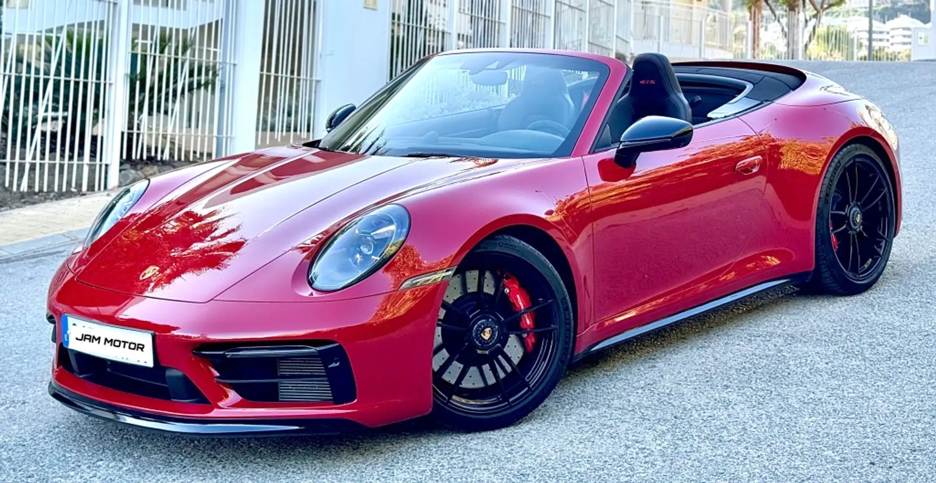 Porsche 992 Carrera 4 GTS Cabriolet PDK Rouge - 1
