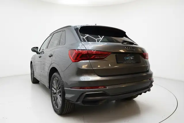 Audi Q3 view 26