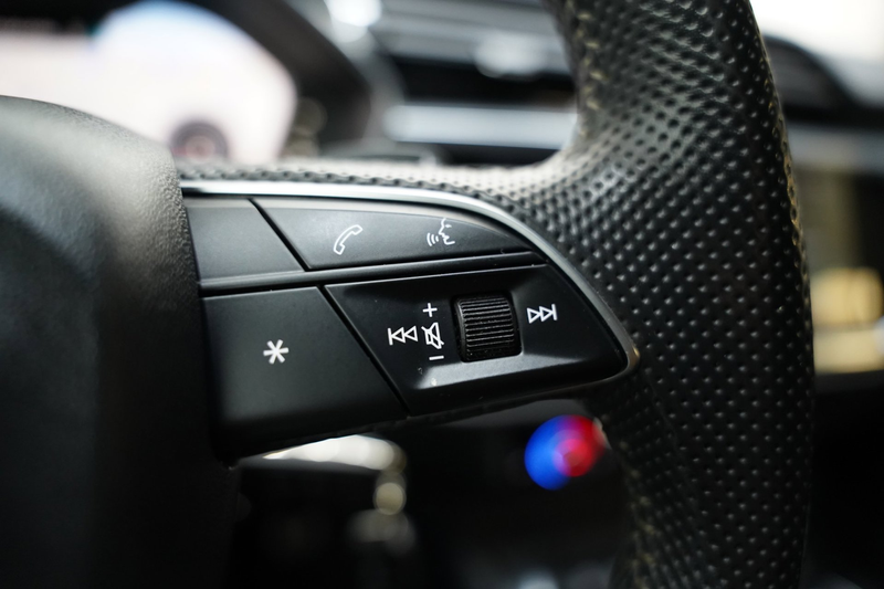 Audi Q3 40 TFSI quattro 2x S LINE PANO VIRTUAL LEER LED SF — photo 33
