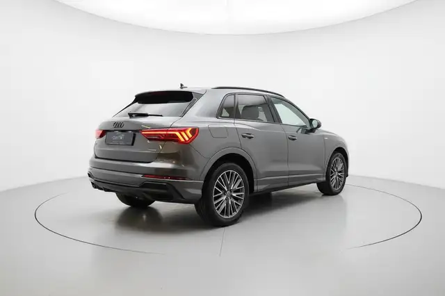 Audi Q3 view 6