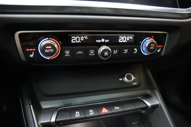 Audi Q3 view 16