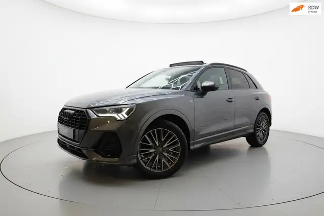 Audi Q3 main image