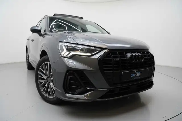 Audi Q3 view 9