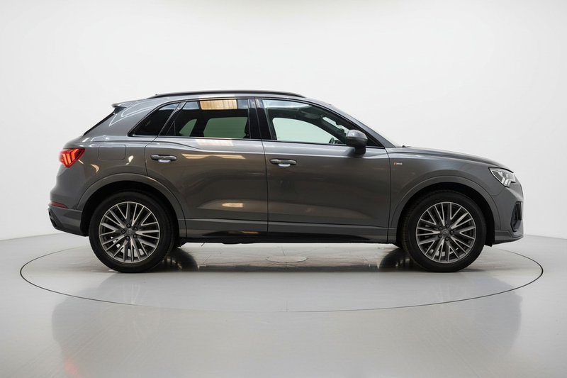 Audi Q3 40 TFSI quattro 2x S LINE PANO VIRTUAL LEER LED SF — photo 5