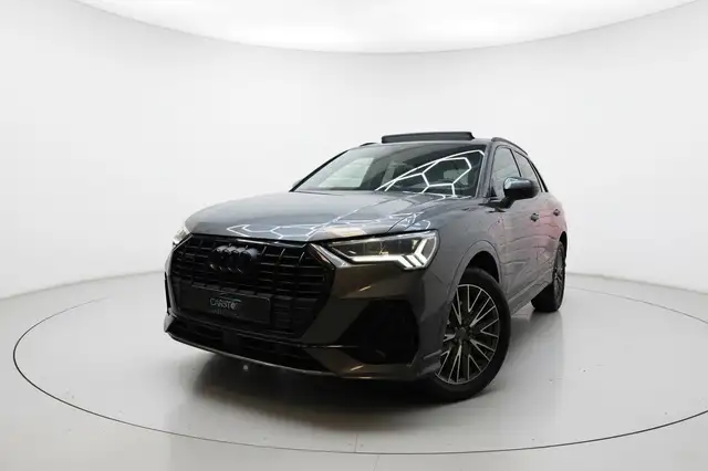 Audi Q3 view 23
