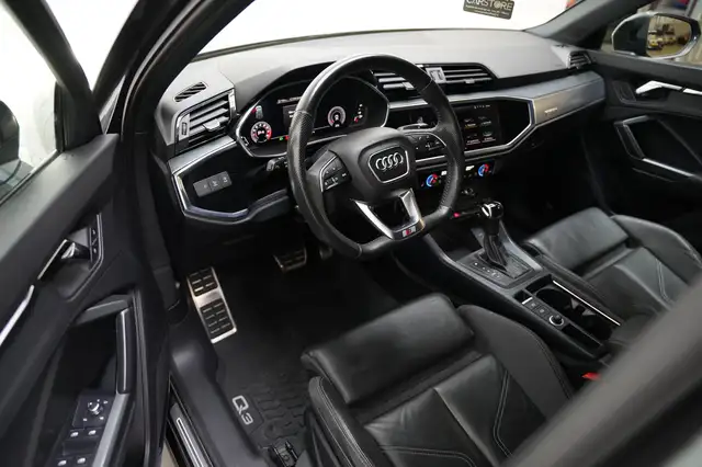 Audi Q3 view 12